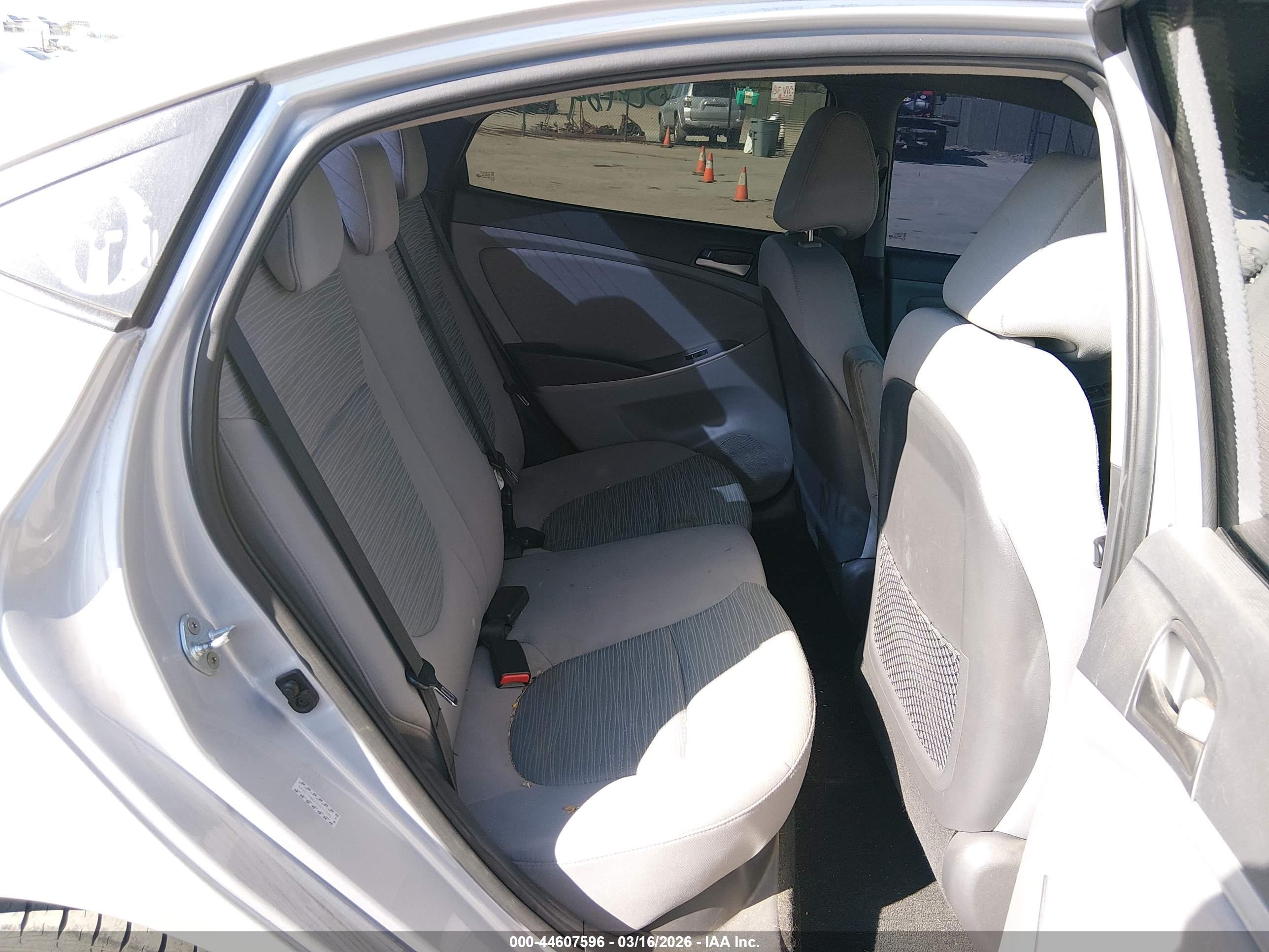 HYUNDAI ACCENT image 8
