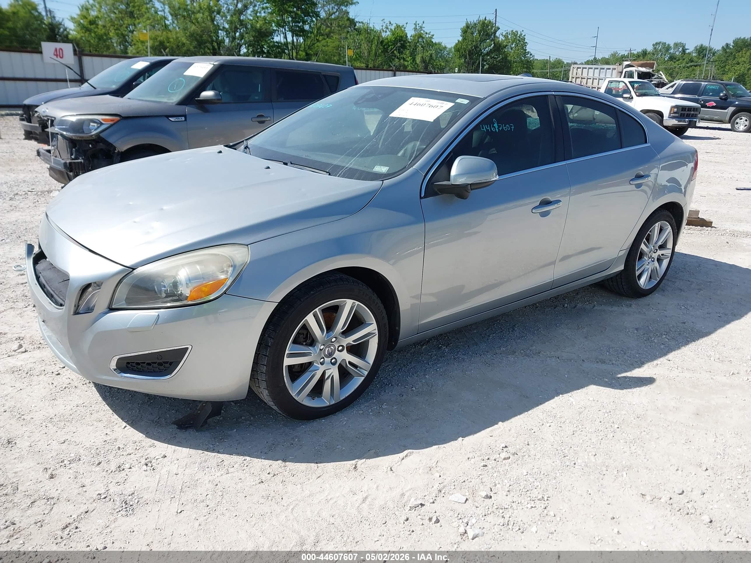 VOLVO S60 image 2