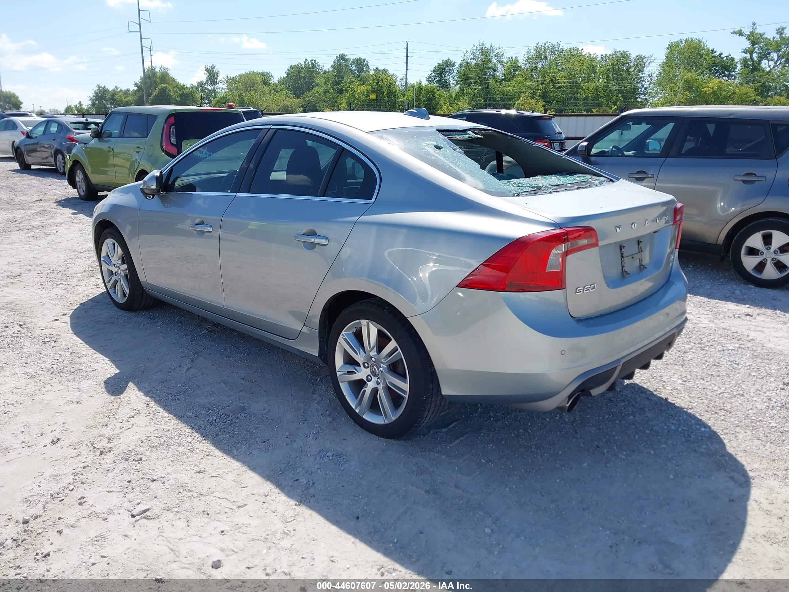 VOLVO S60 image 3
