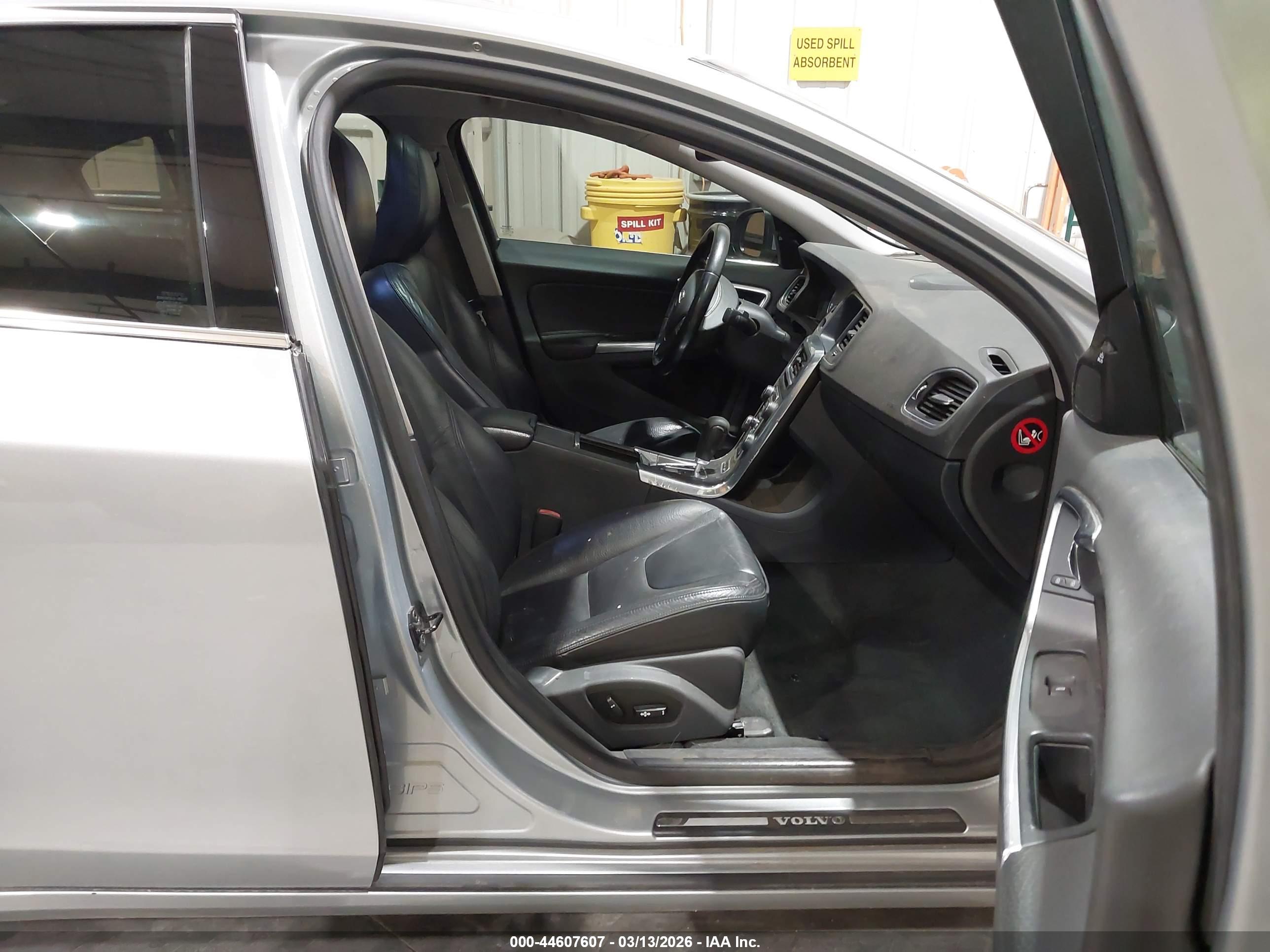 VOLVO S60 image 5