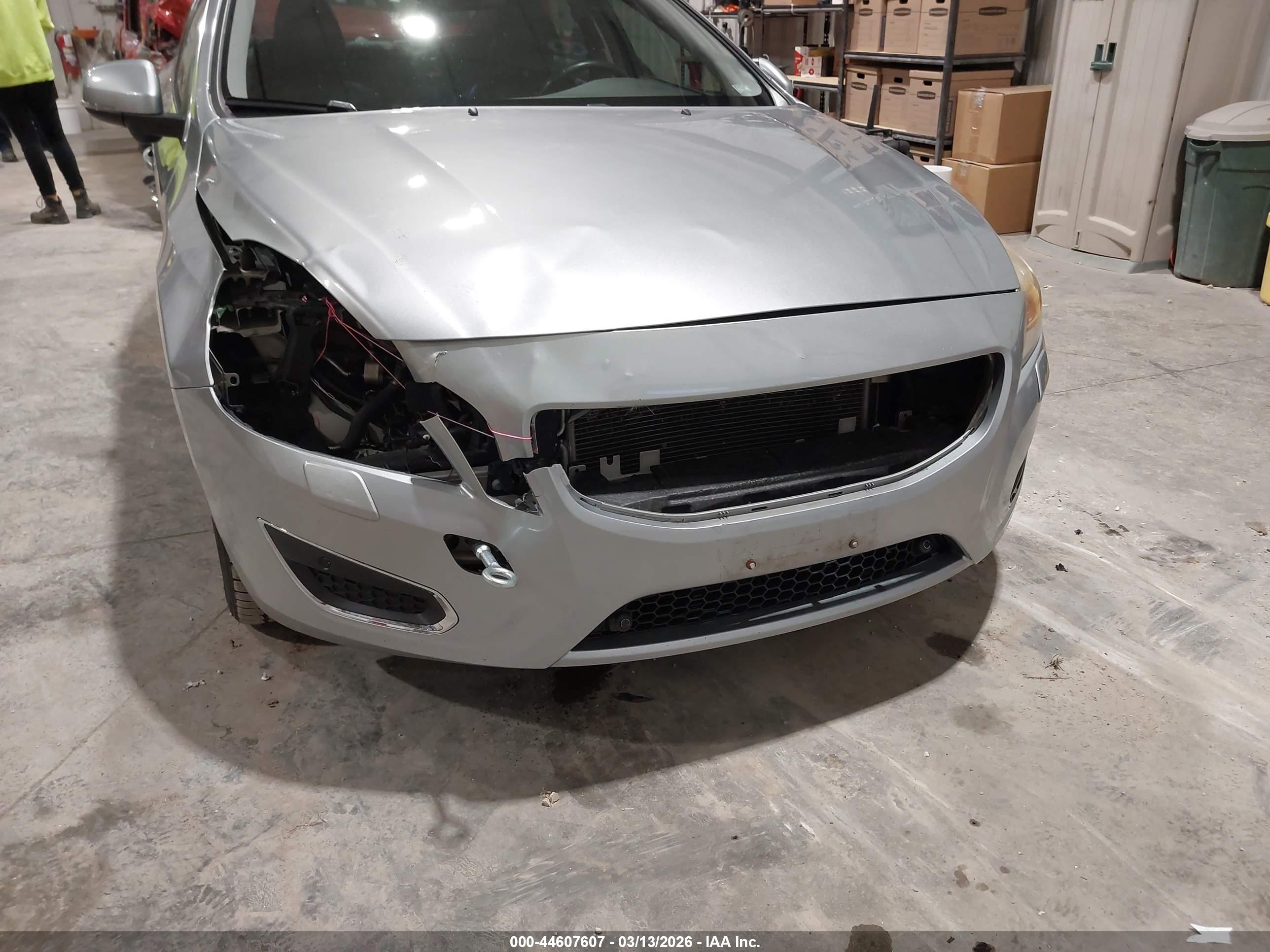 VOLVO S60 image 6