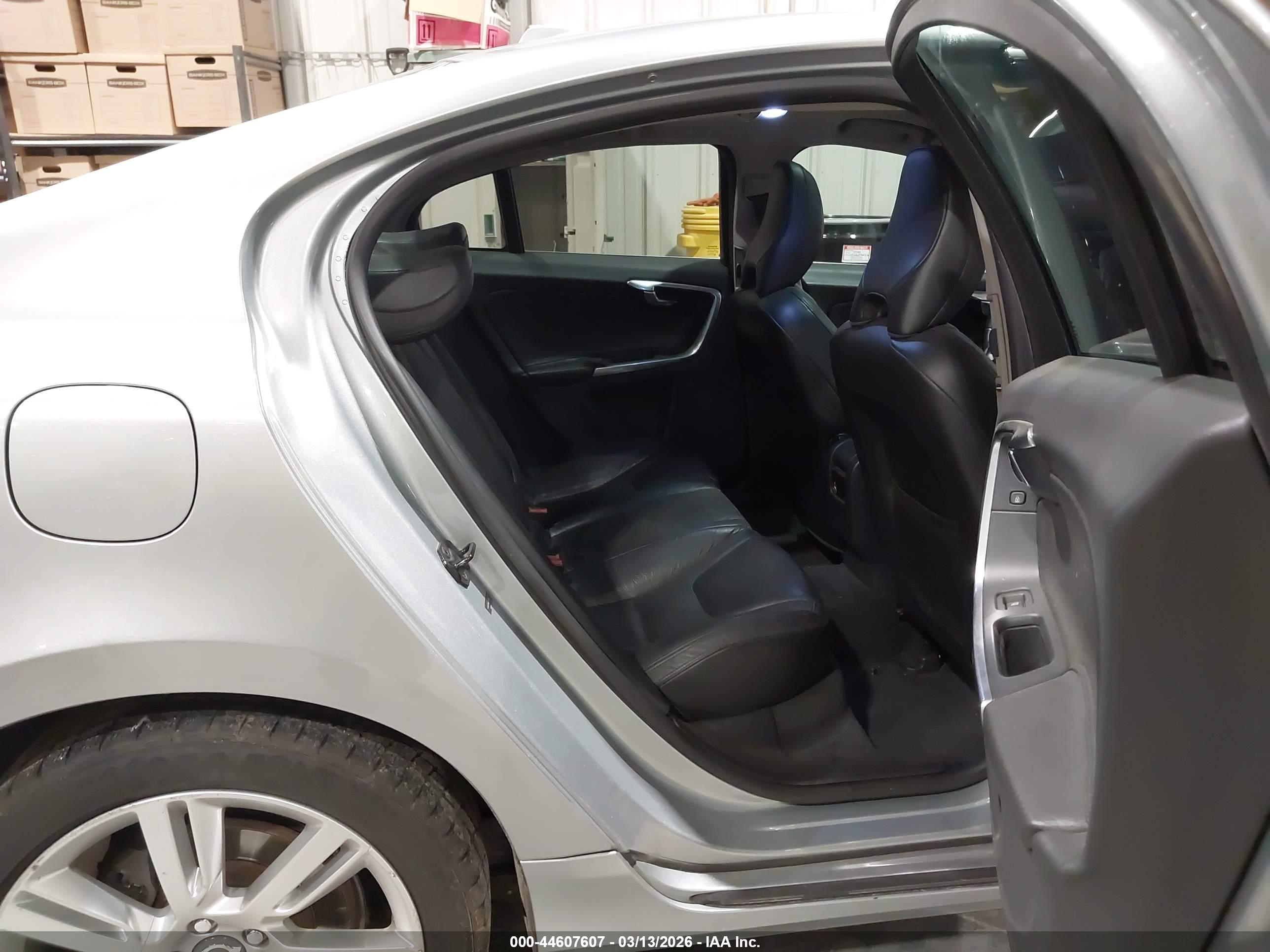 VOLVO S60 image 8