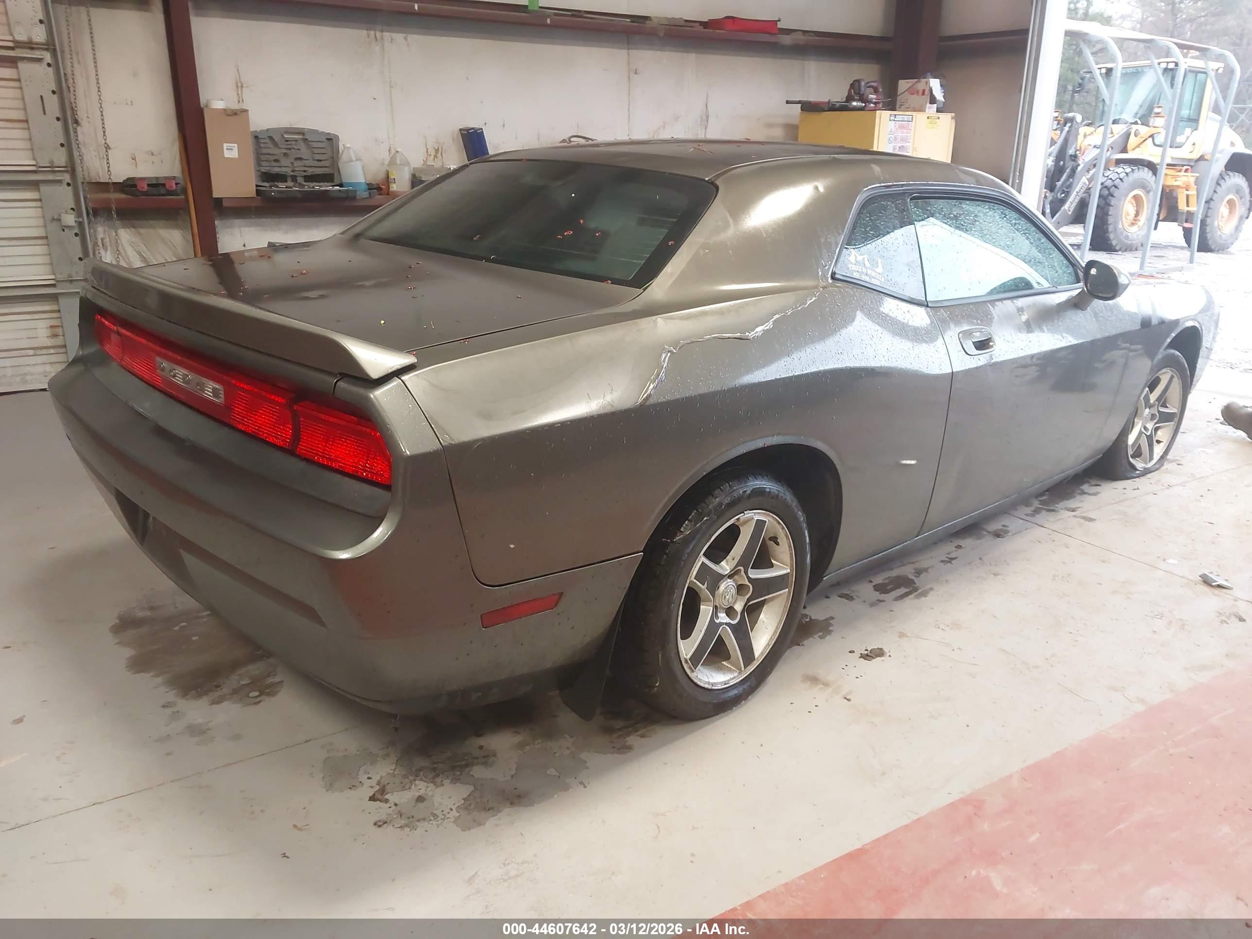 DODGE CHALLENGER image 4