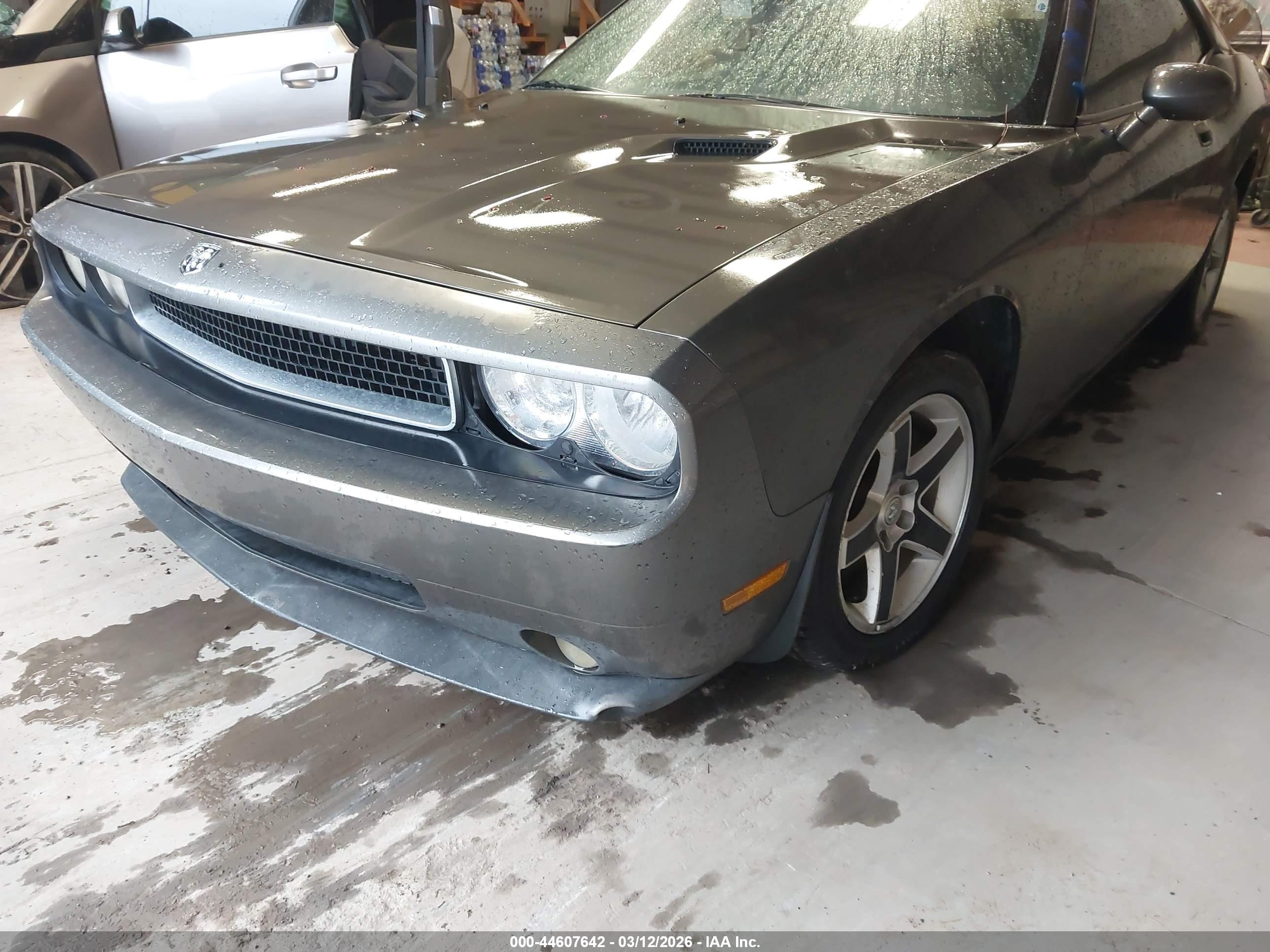 DODGE CHALLENGER image 6