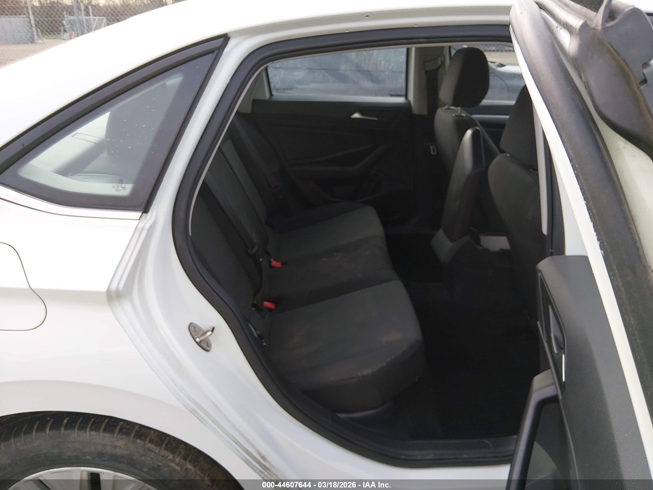 VOLKSWAGEN JETTA image 8