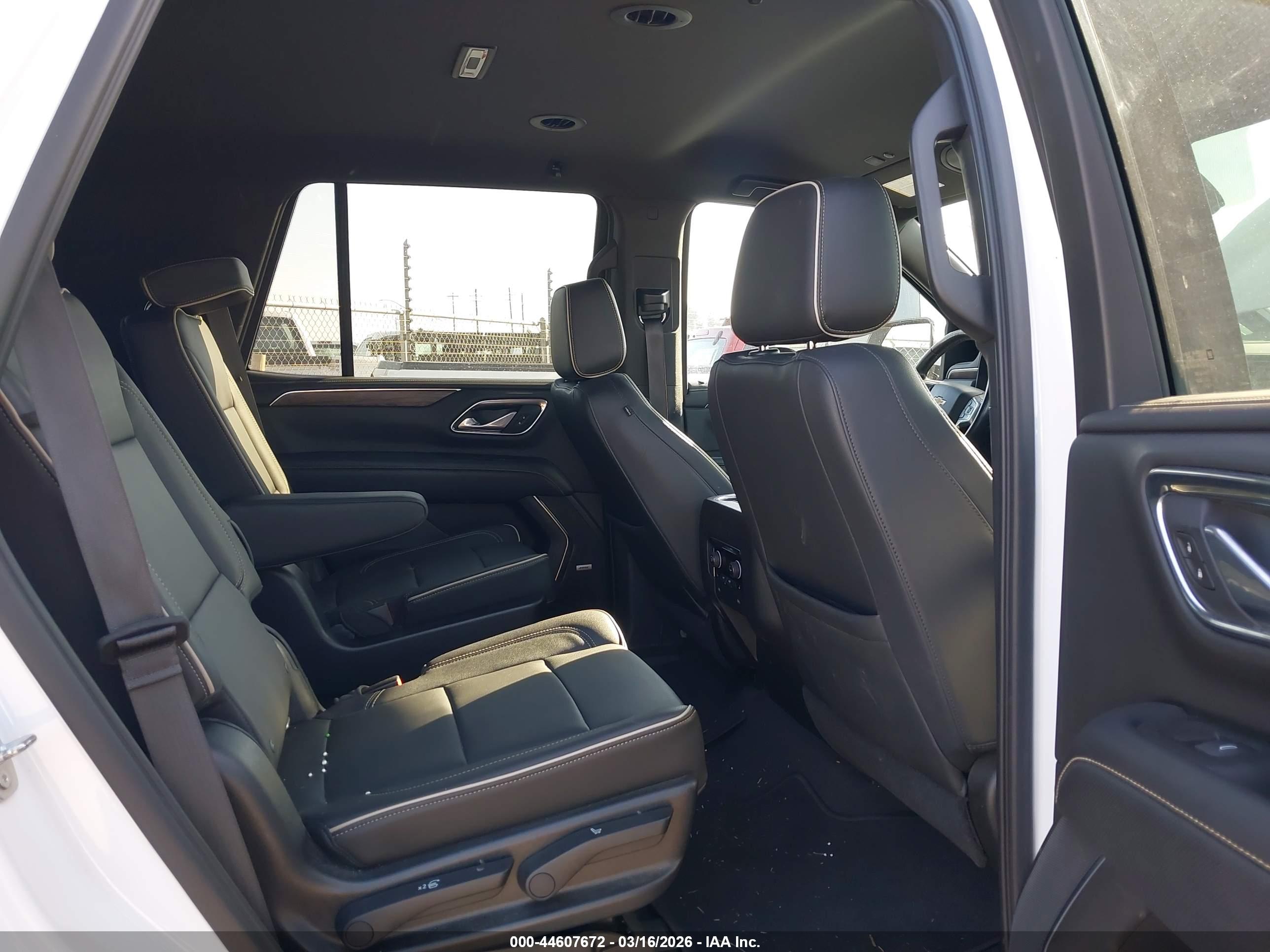 CHEVROLET TAHOE image 8