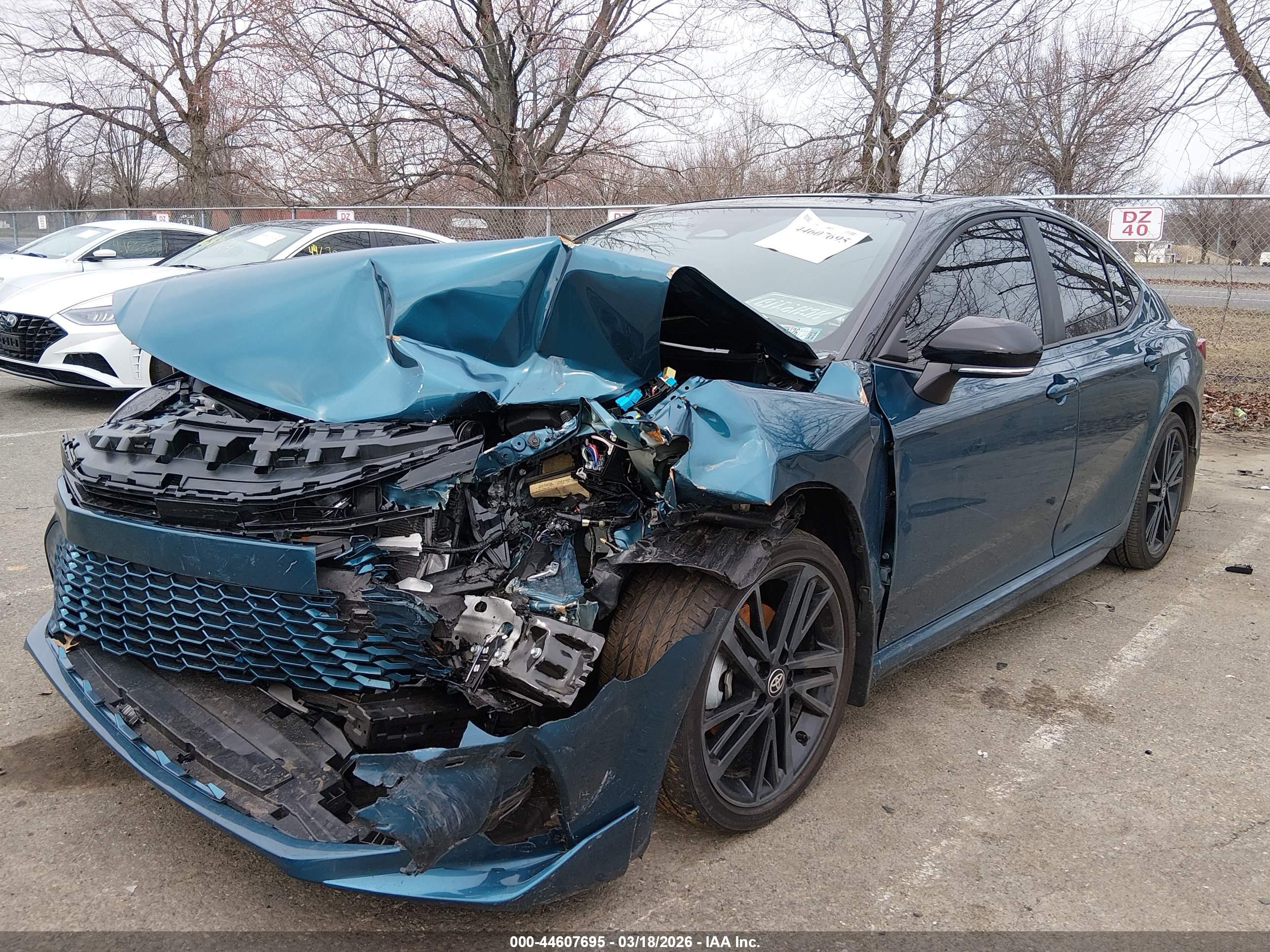 TOYOTA CAMRY image 2