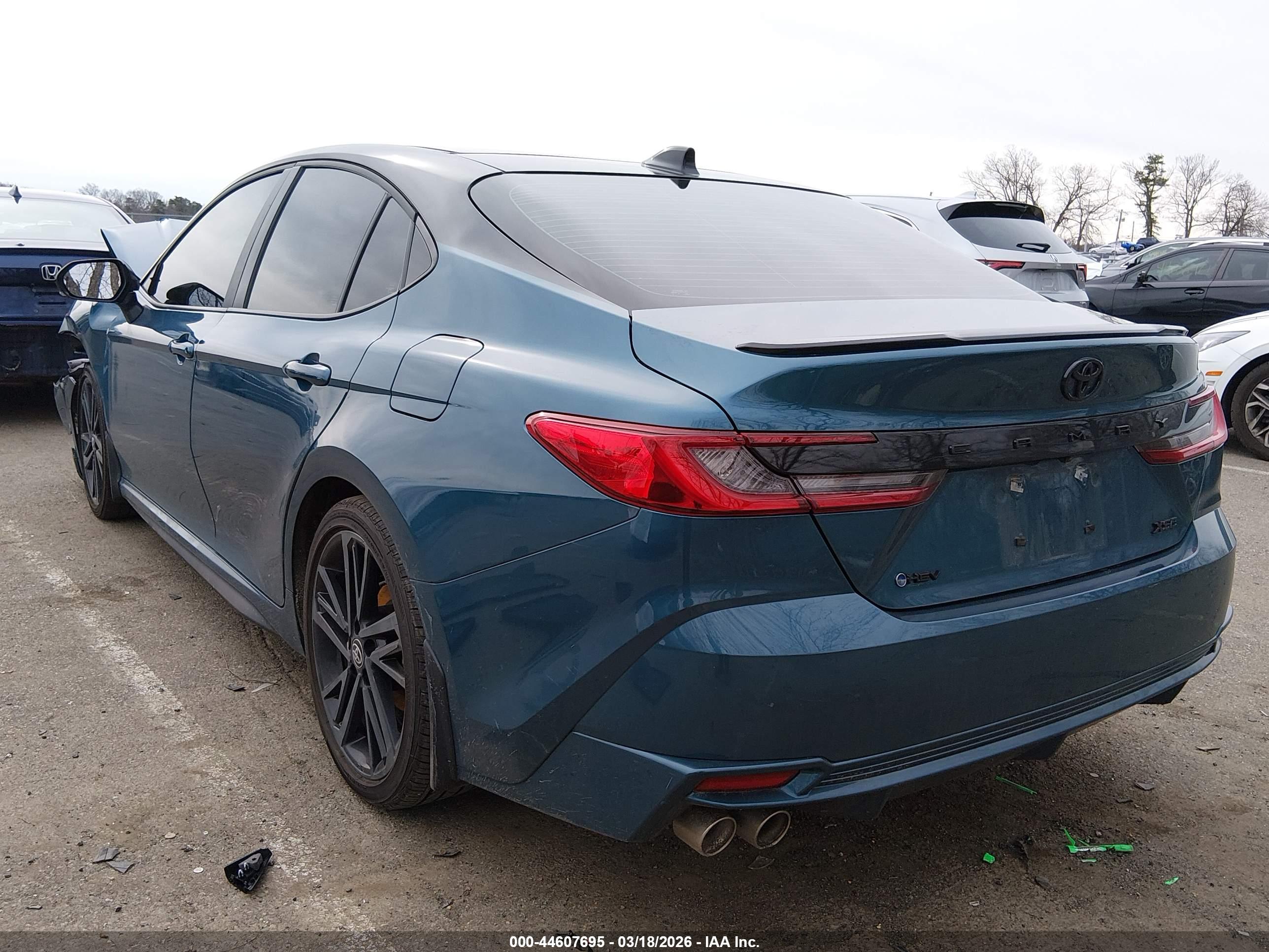TOYOTA CAMRY image 3