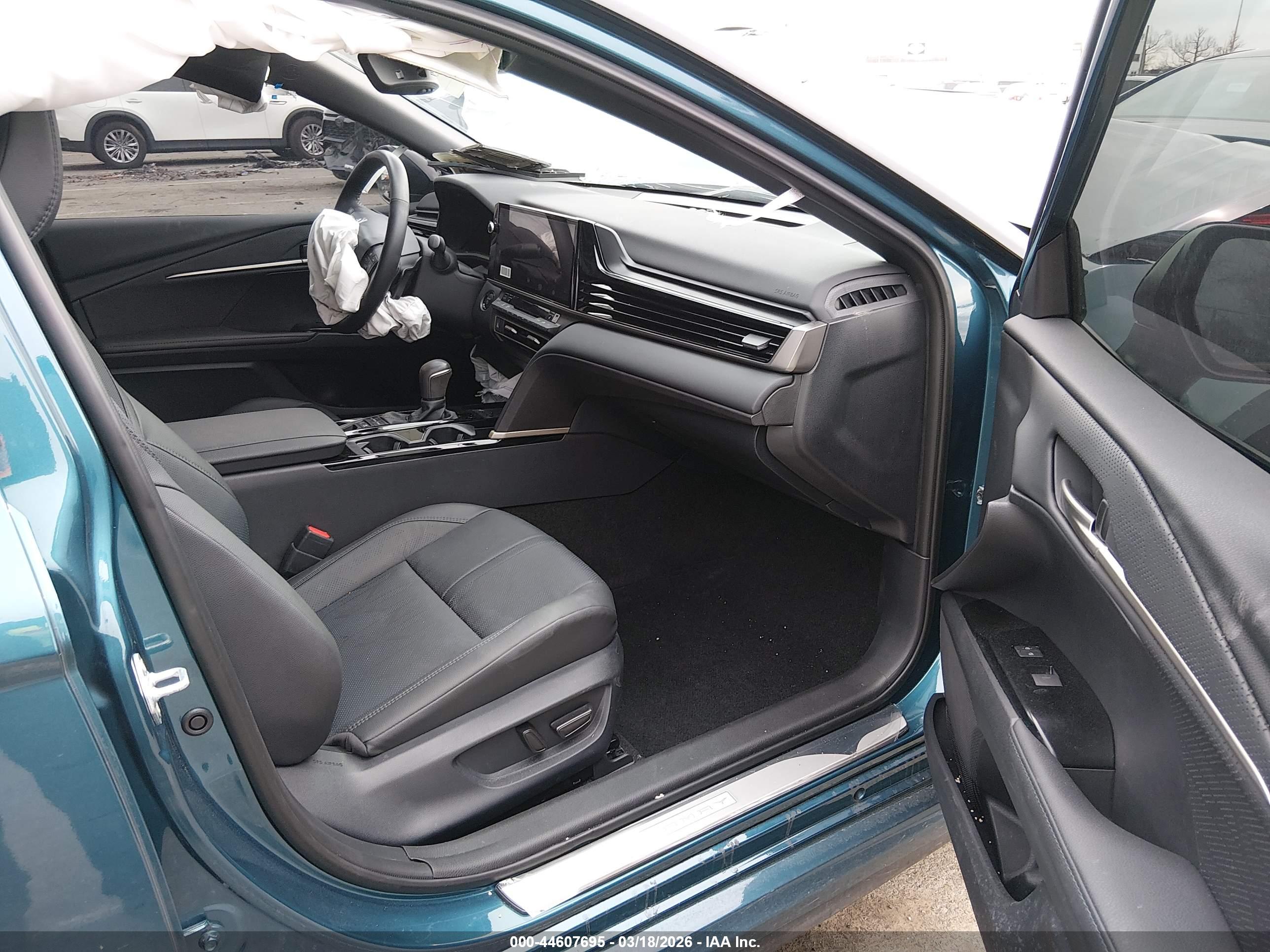 TOYOTA CAMRY image 5