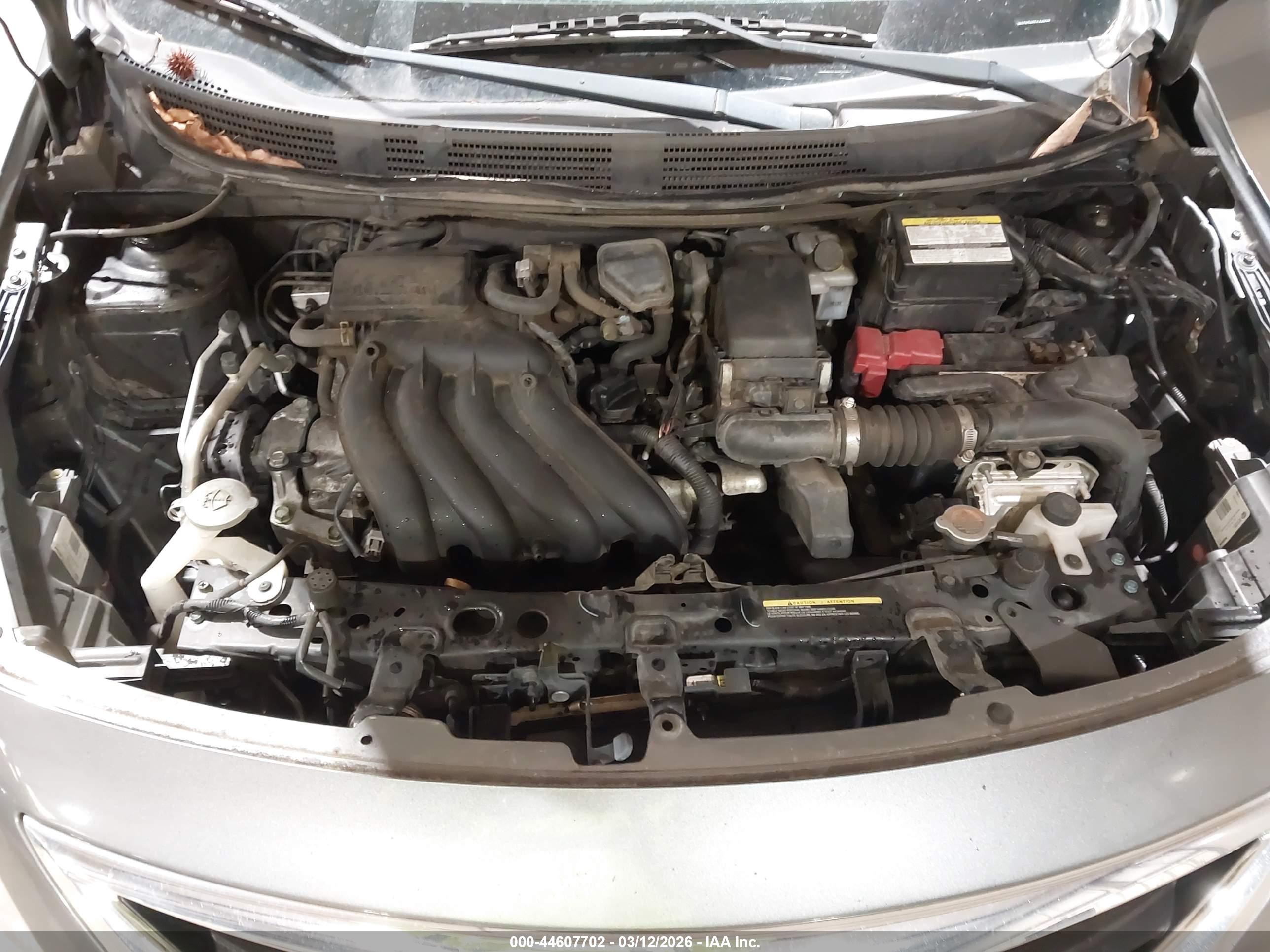 NISSAN VERSA image 10