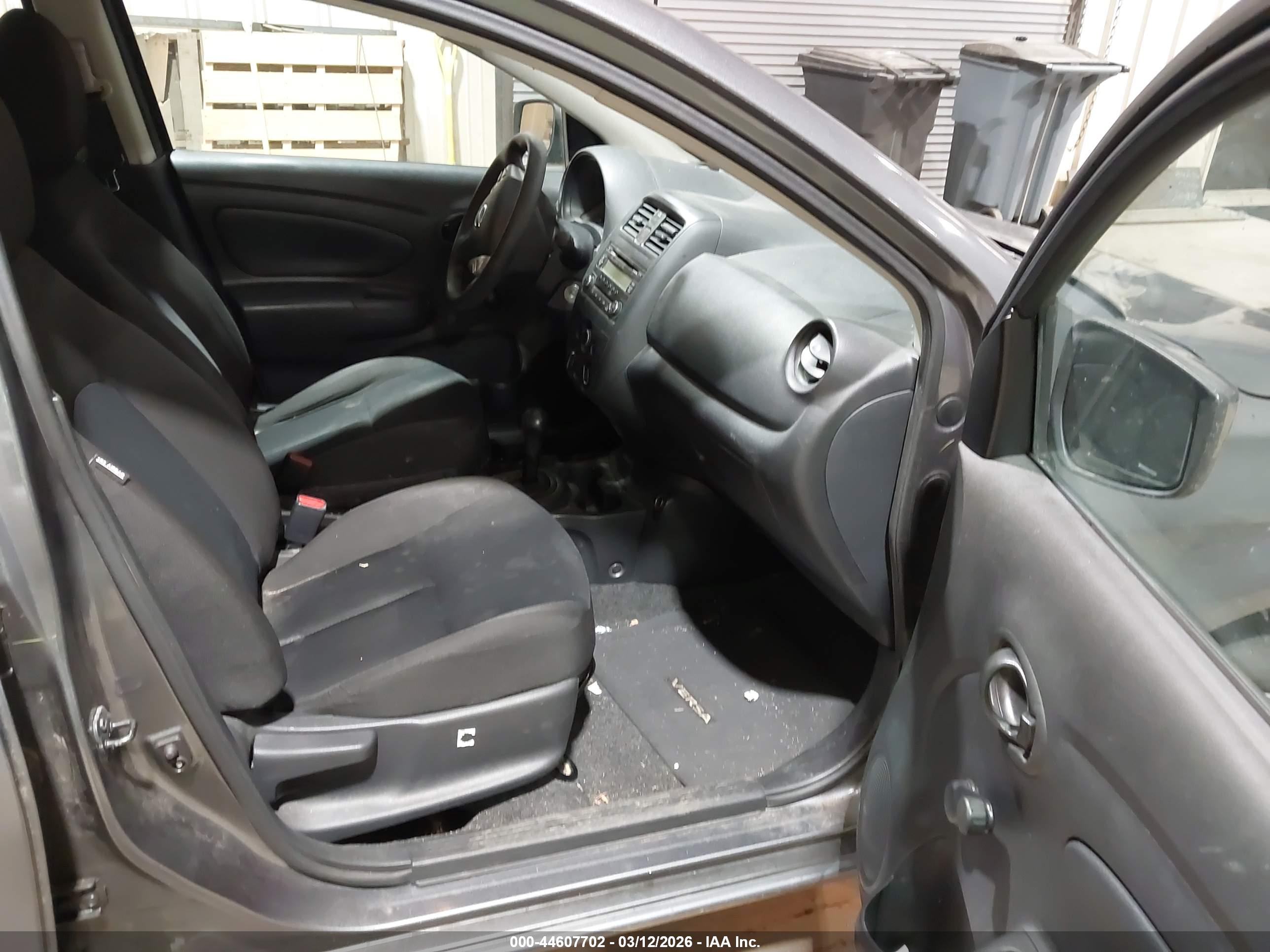 NISSAN VERSA image 5