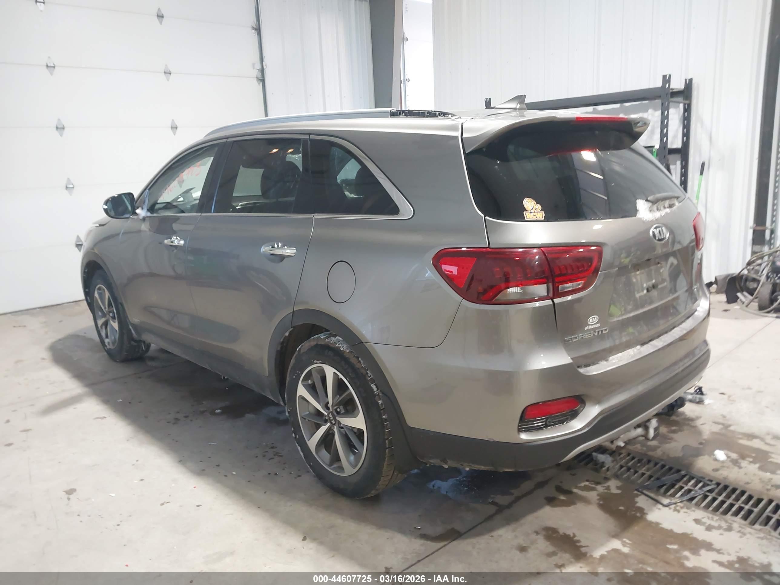 KIA SORENTO image 3
