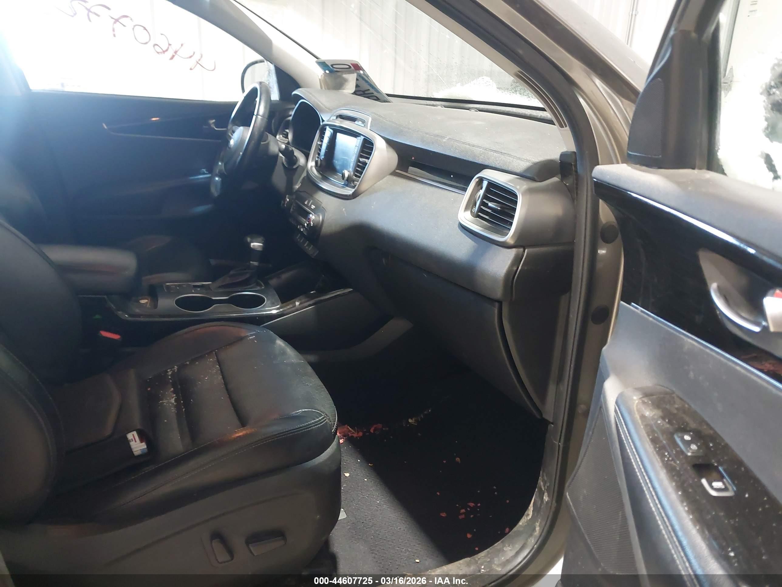 KIA SORENTO image 5