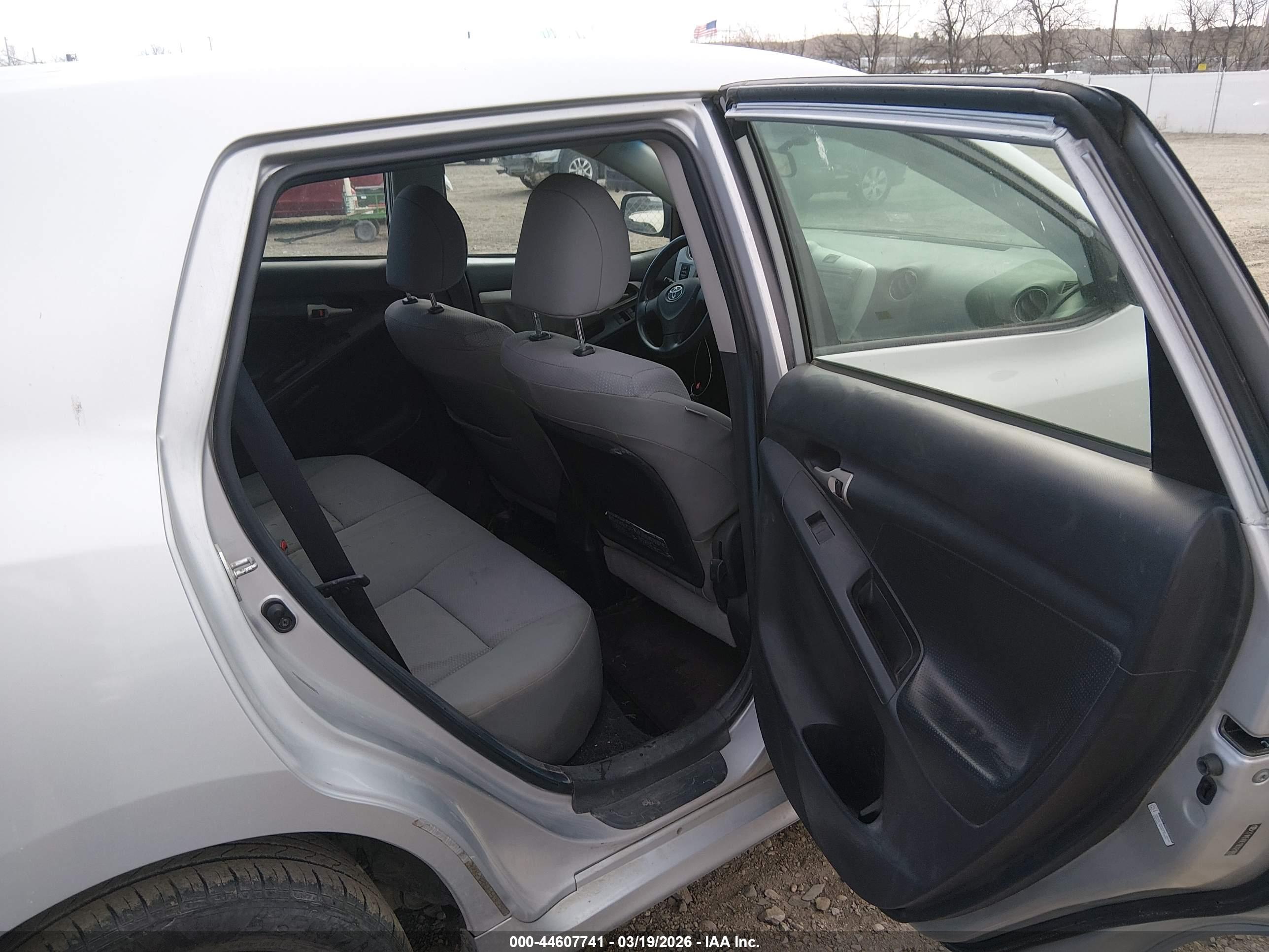 TOYOTA MATRIX image 8