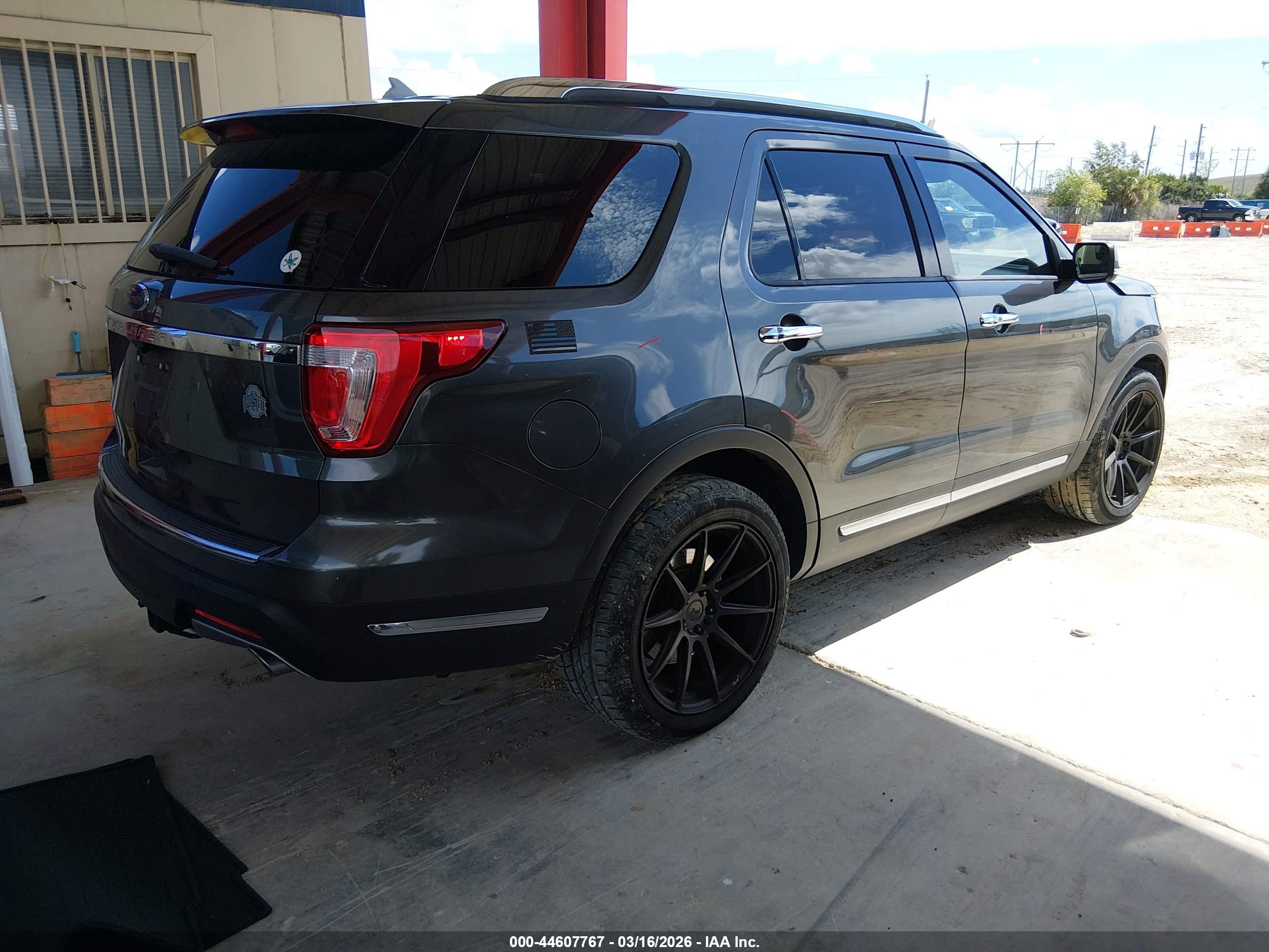 FORD EXPLORER image 4