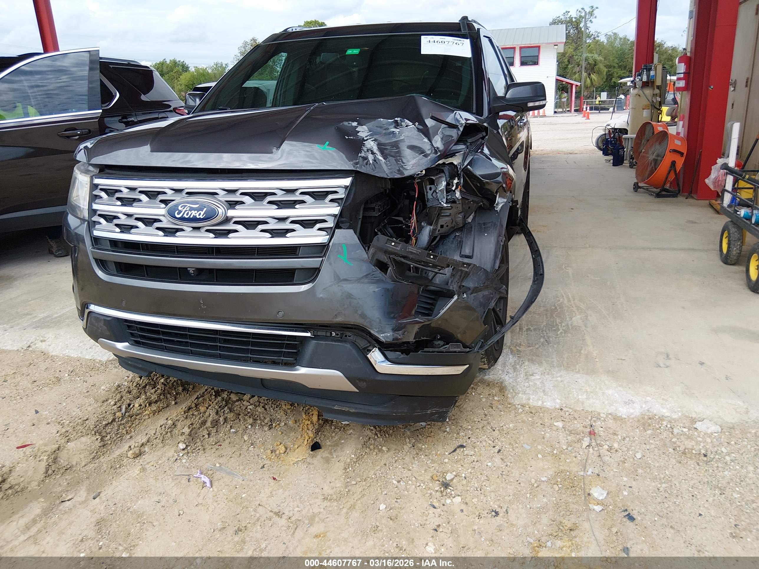 FORD EXPLORER image 6