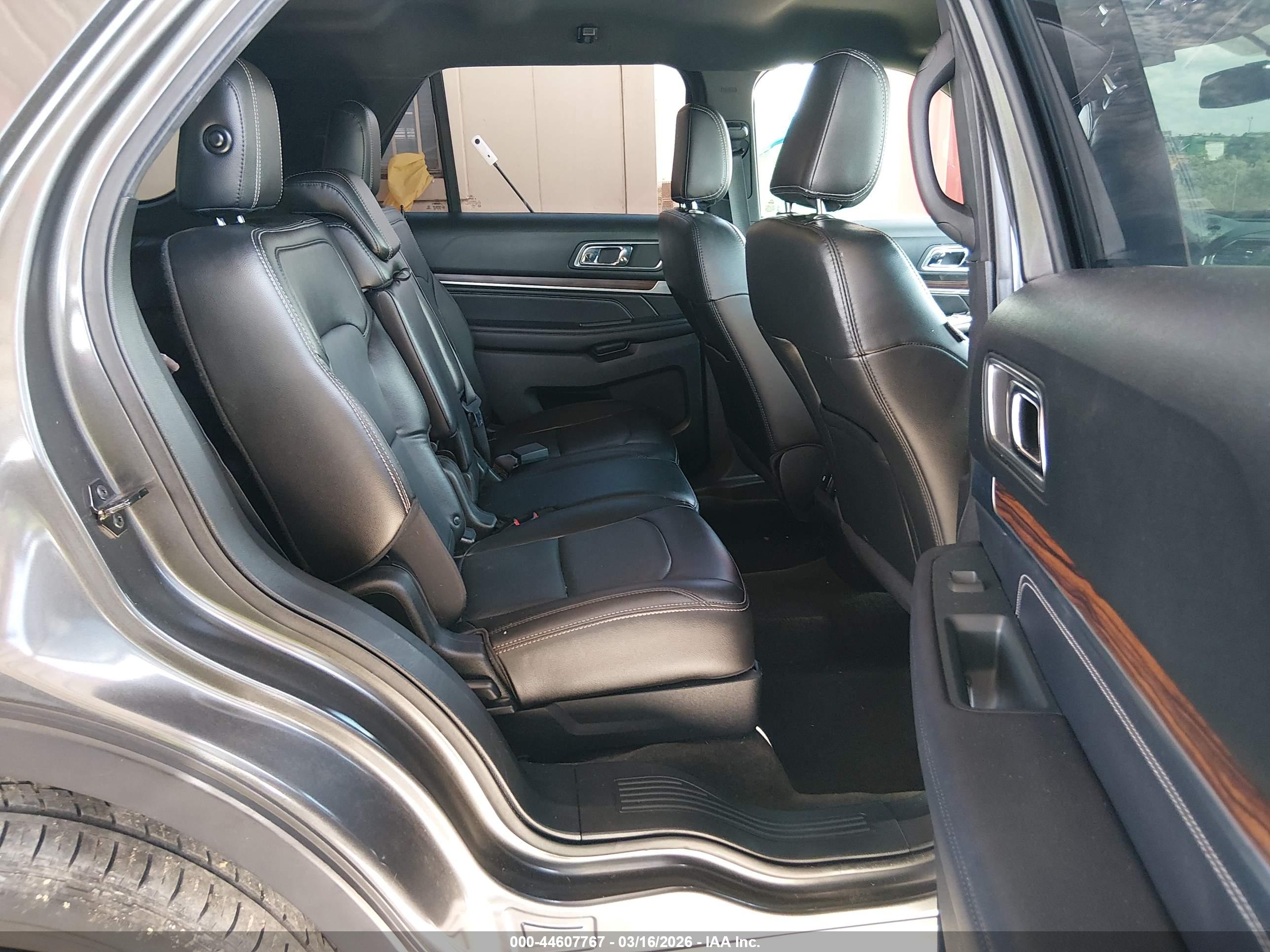 FORD EXPLORER image 8