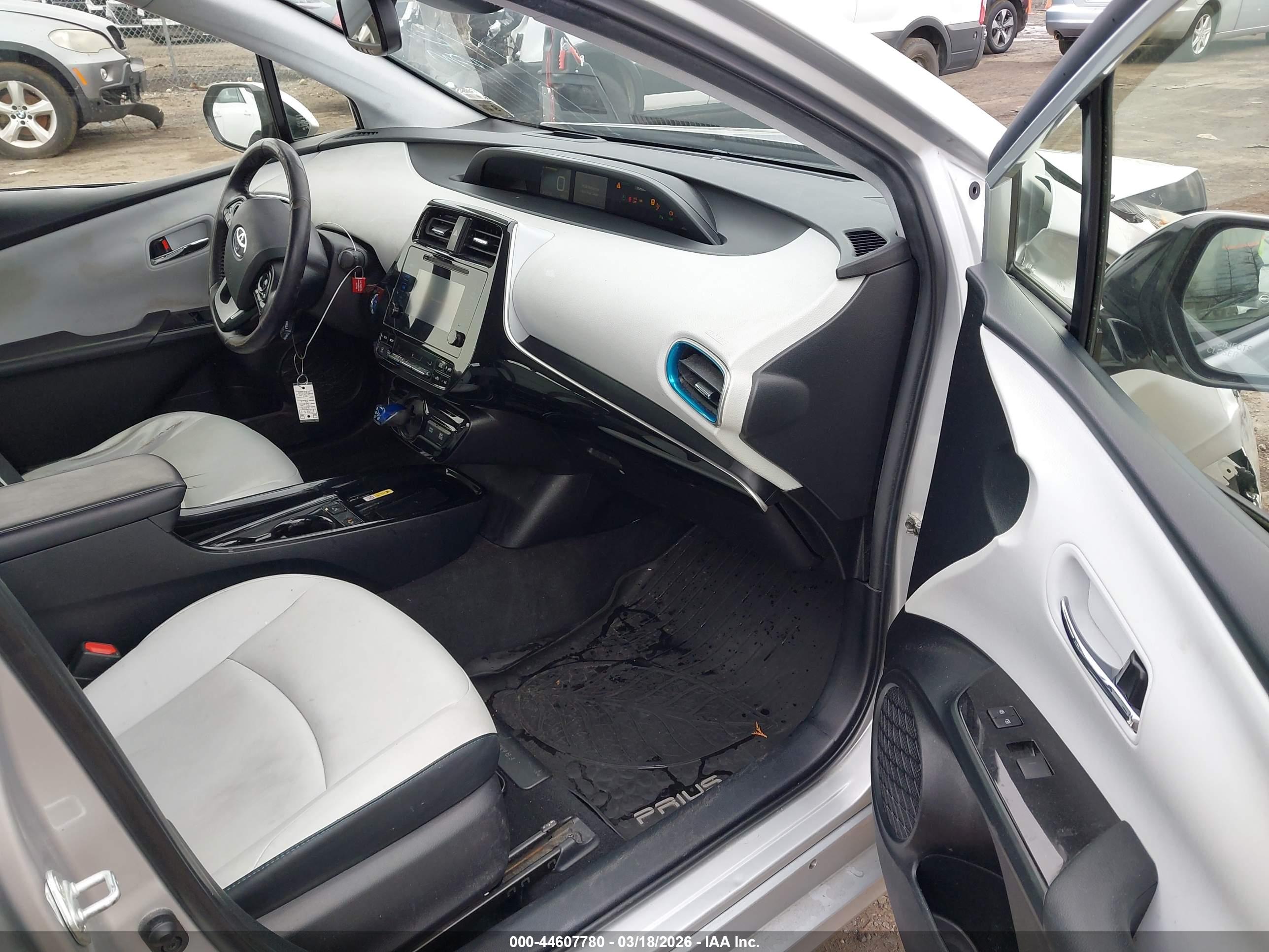 TOYOTA PRIUS image 5
