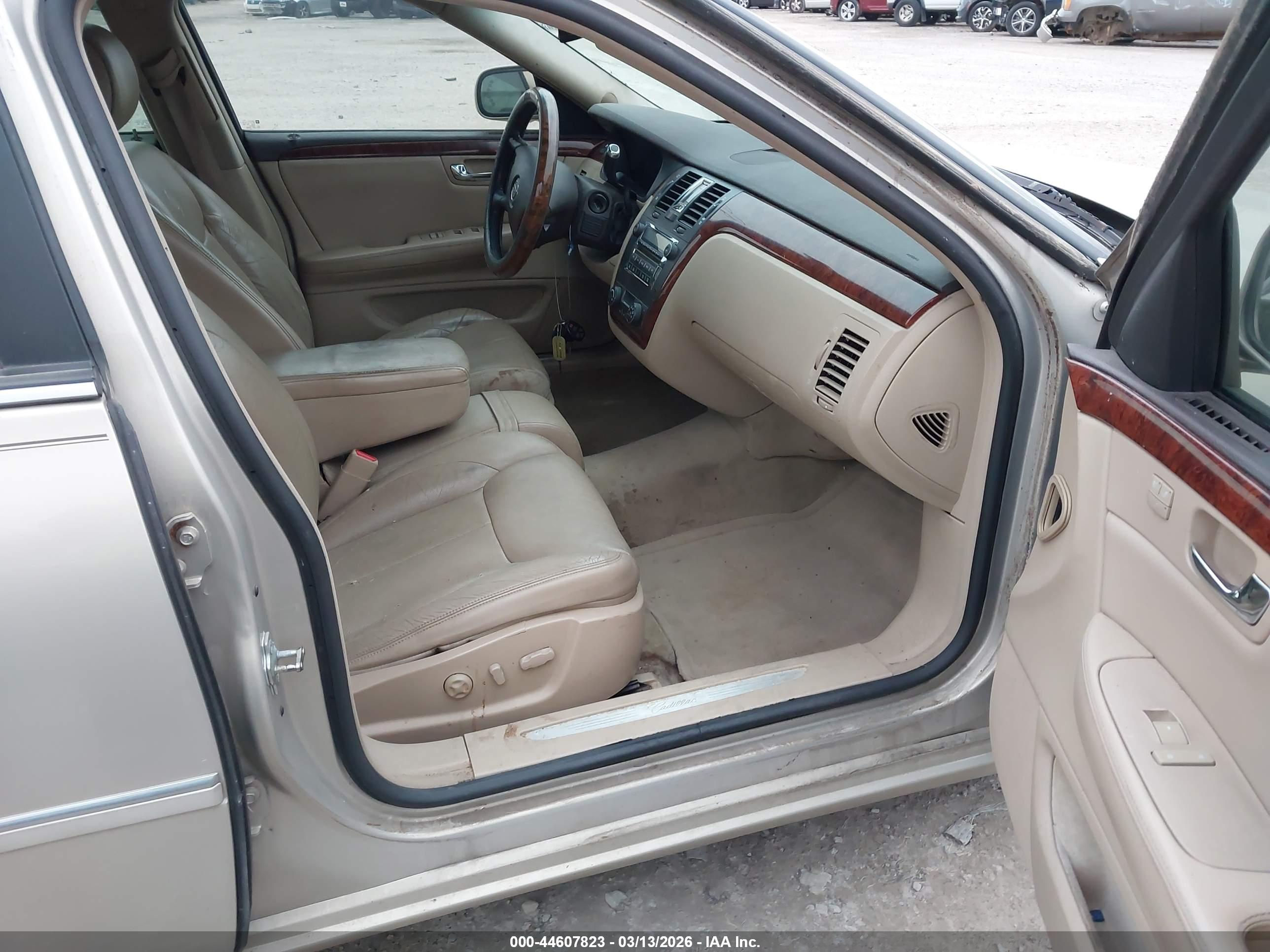 CADILLAC DTS image 5