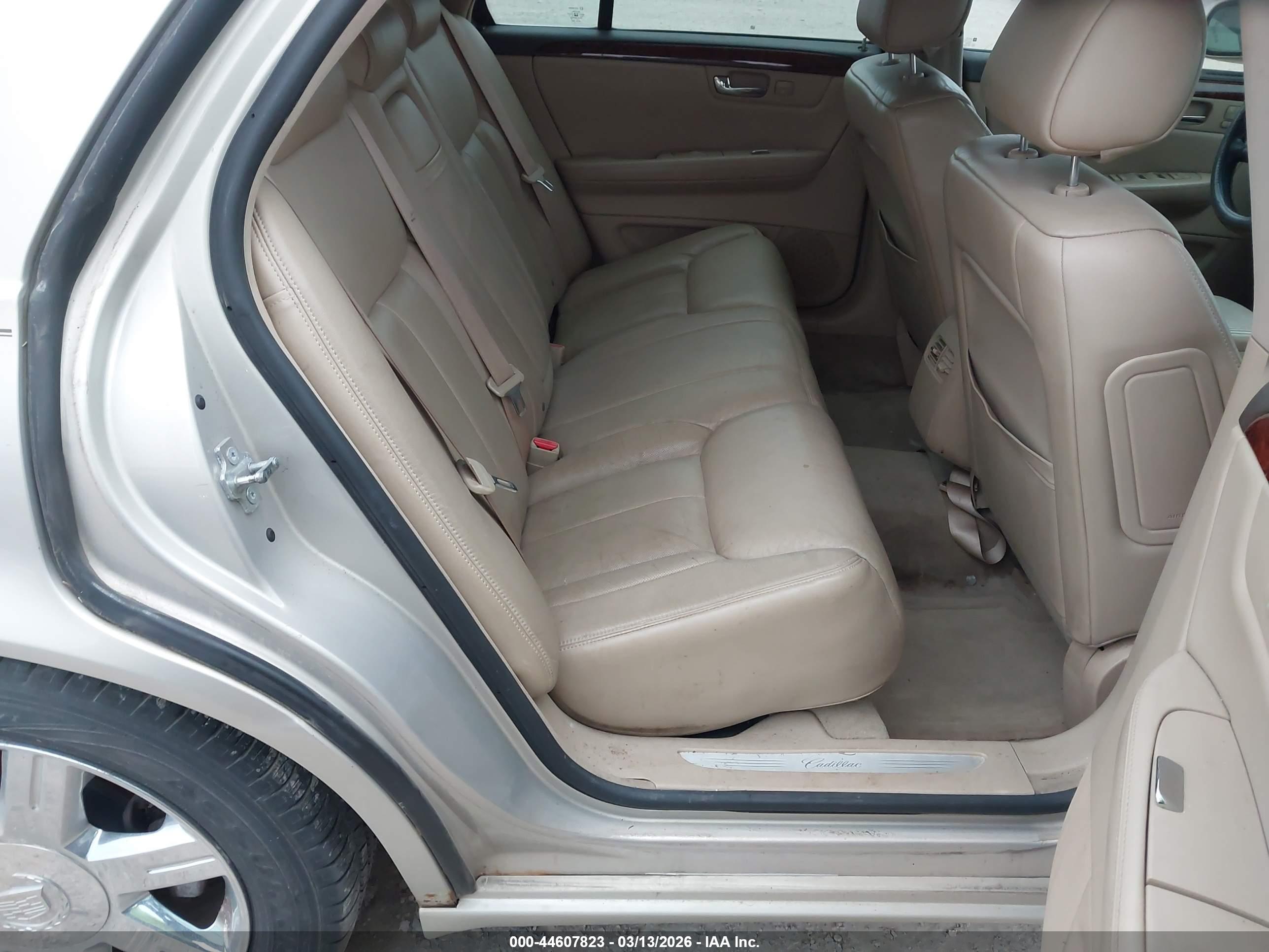 CADILLAC DTS image 8