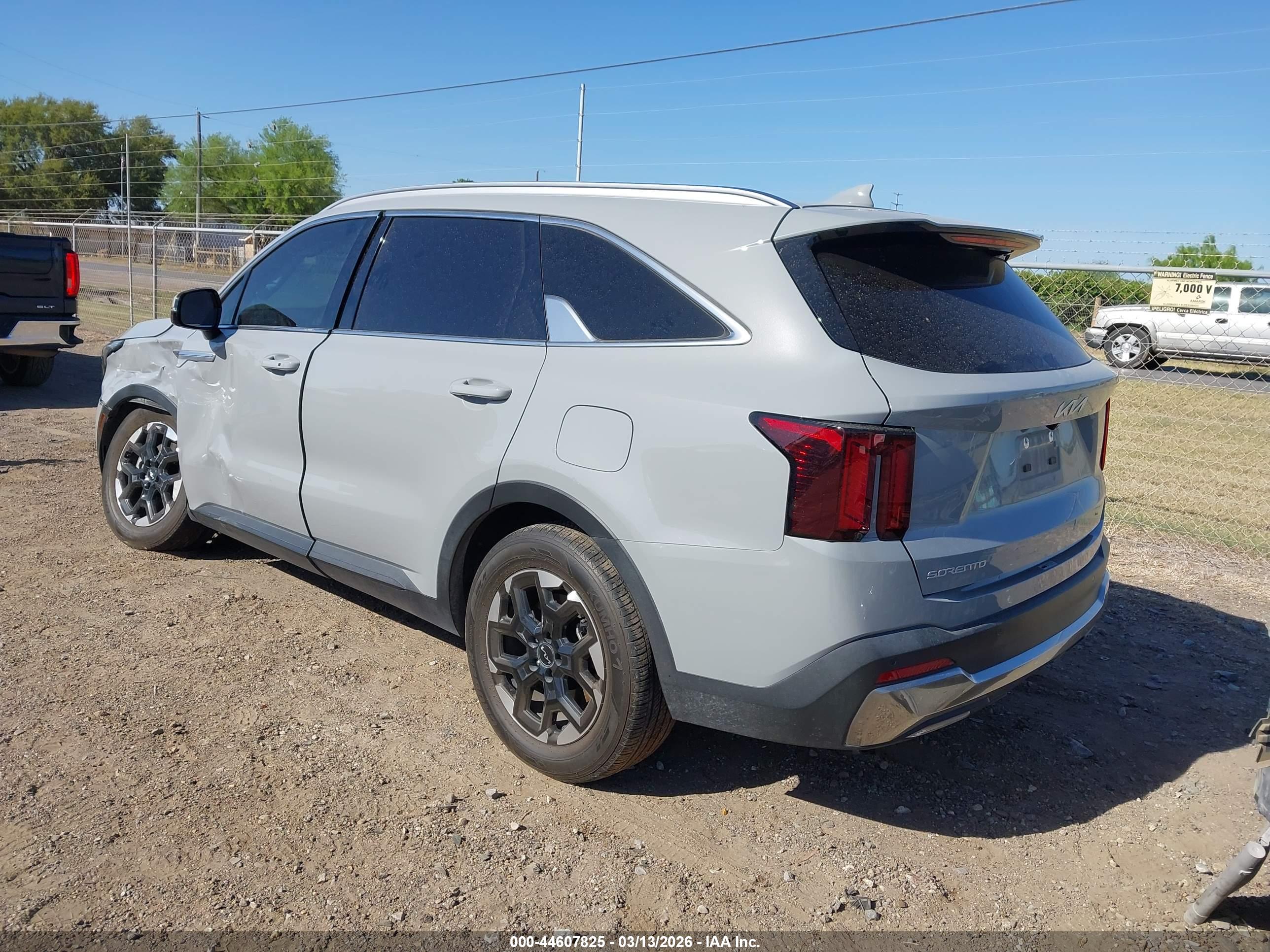 KIA SORENTO image 3