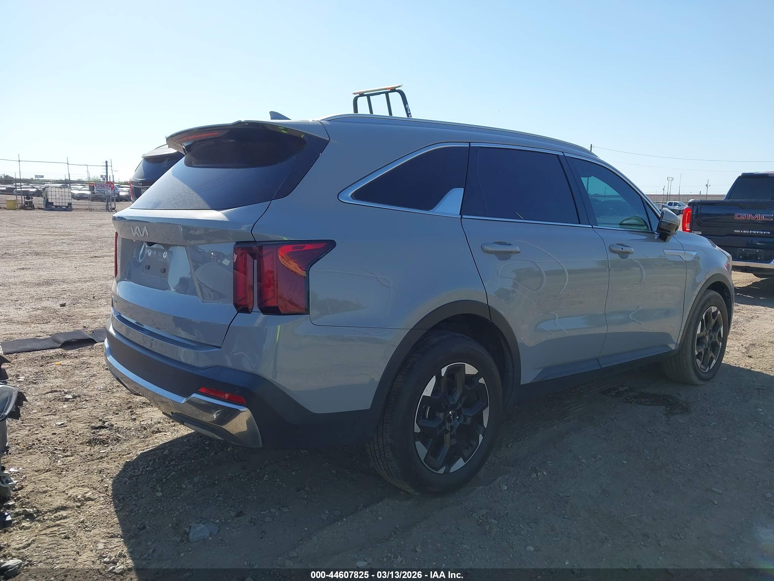KIA SORENTO image 4