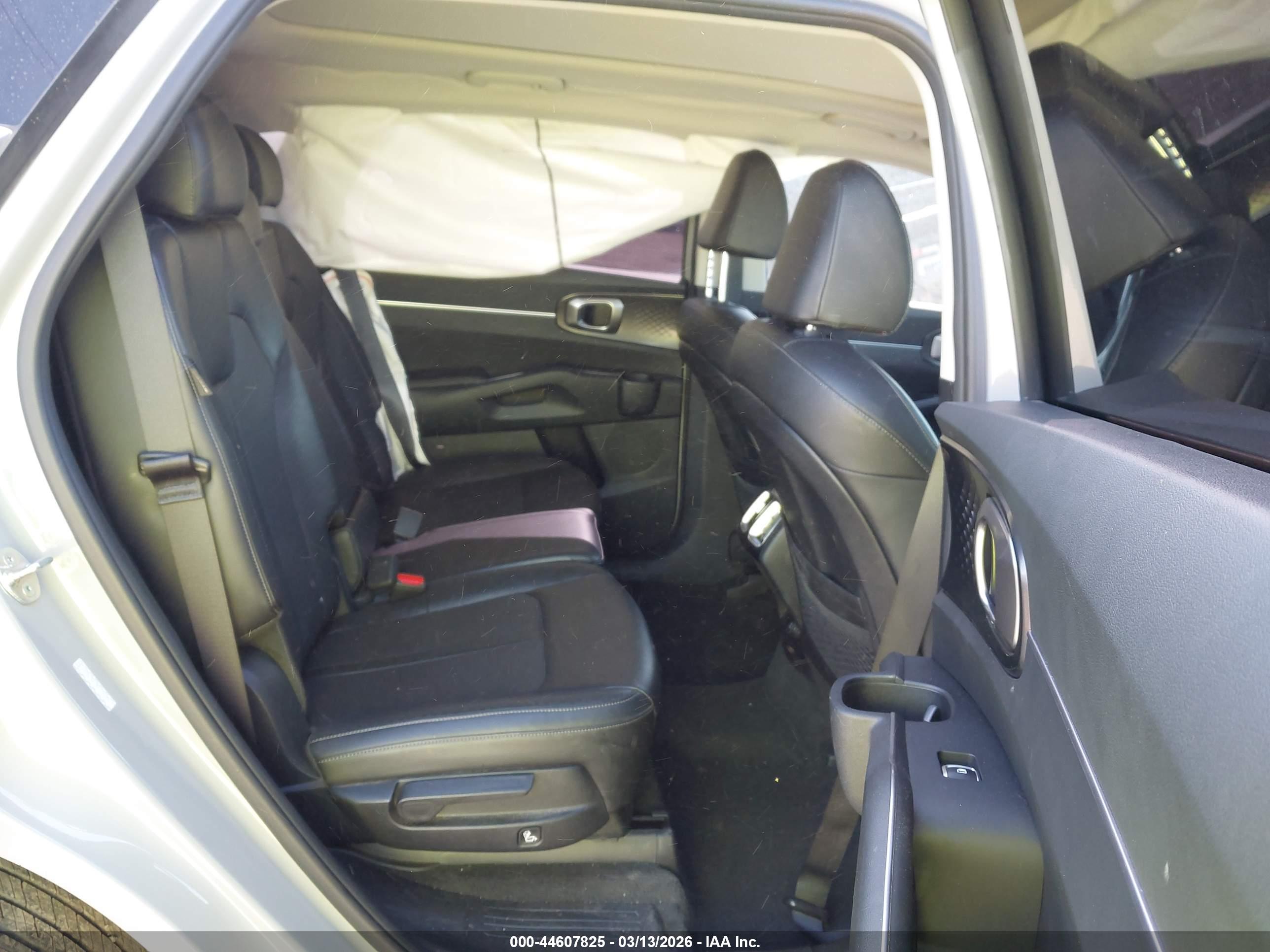 KIA SORENTO image 8