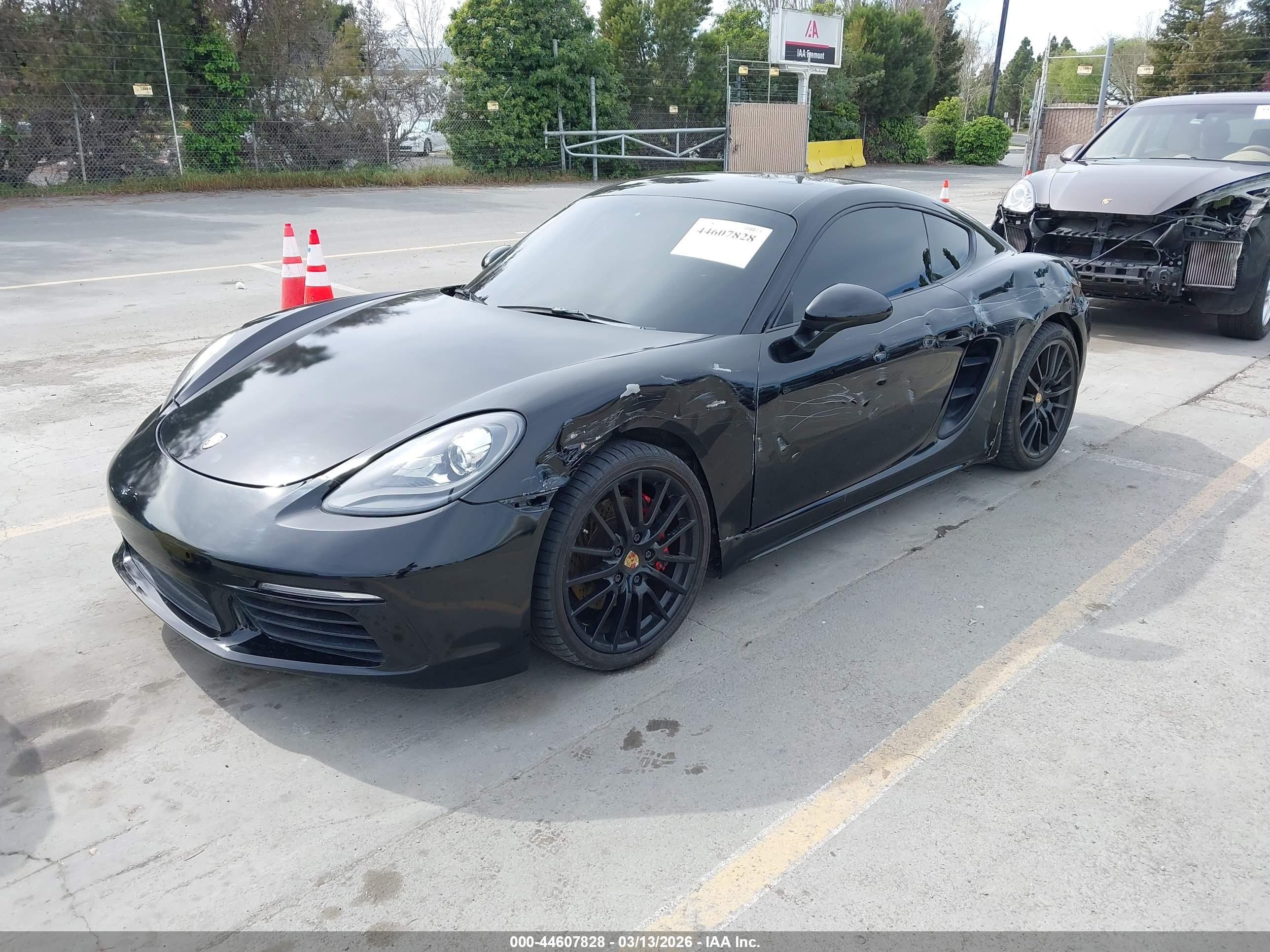 PORSCHE 718 image 2