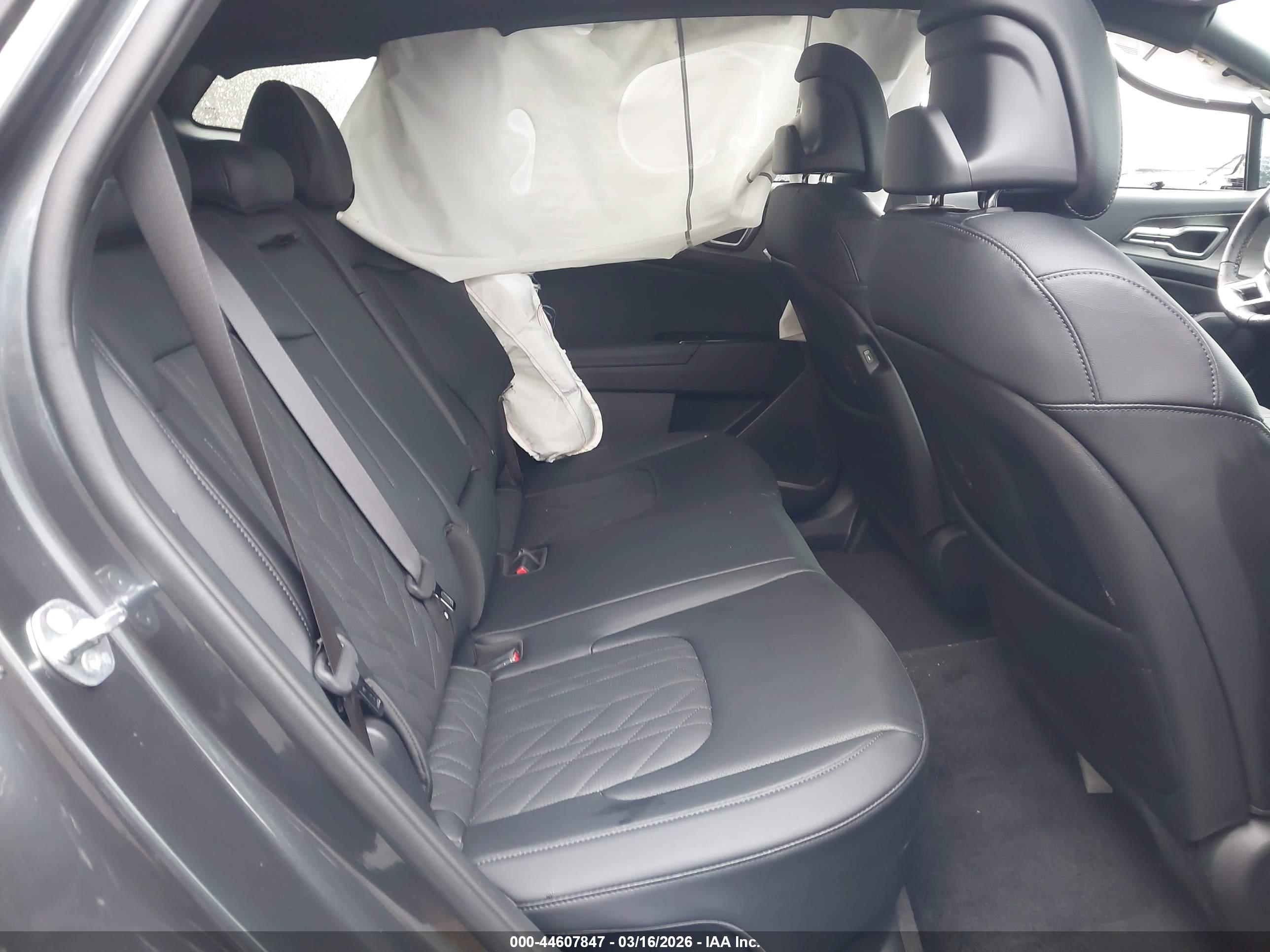 KIA SPORTAGE image 8
