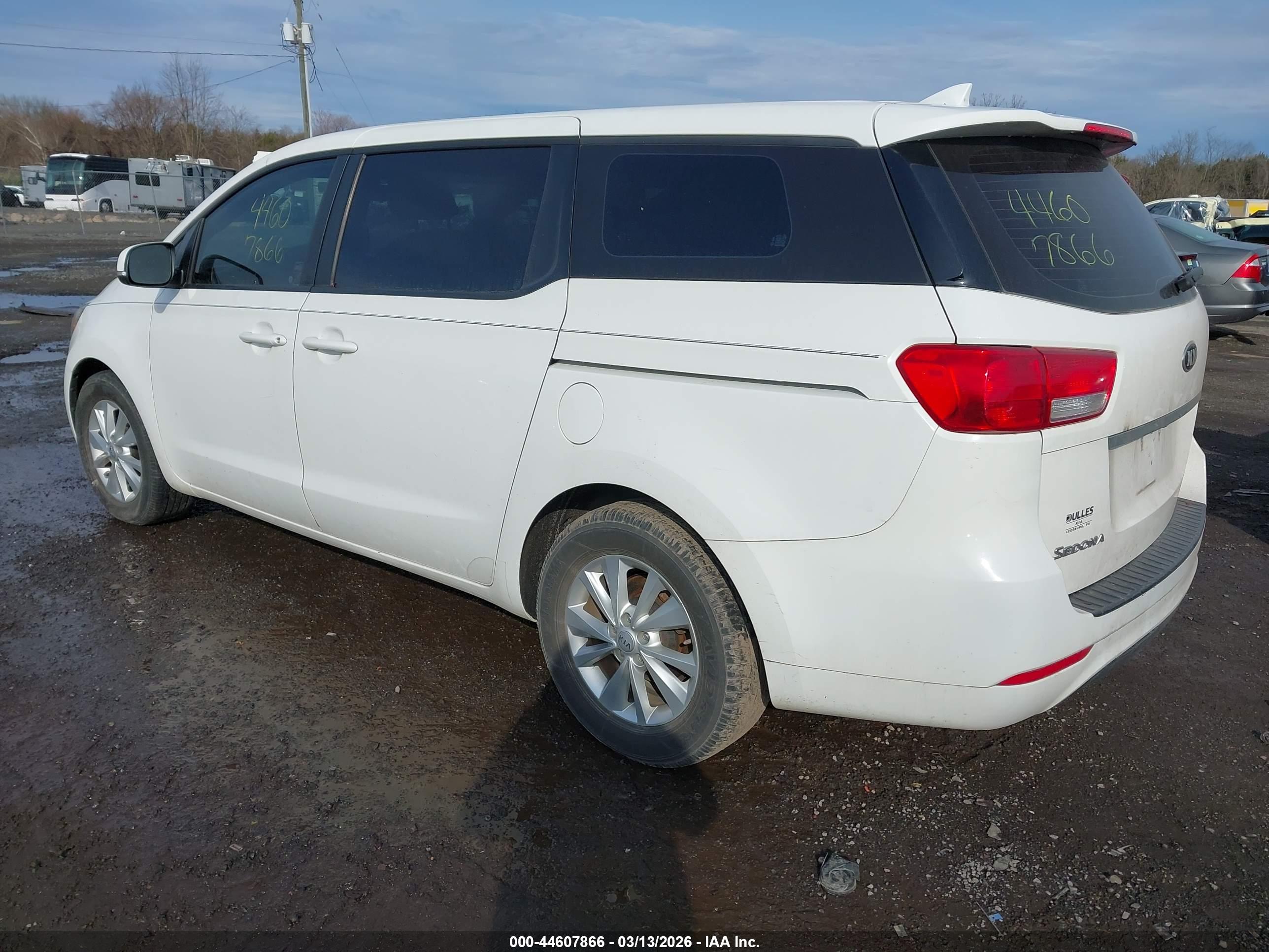 KIA SEDONA image 3