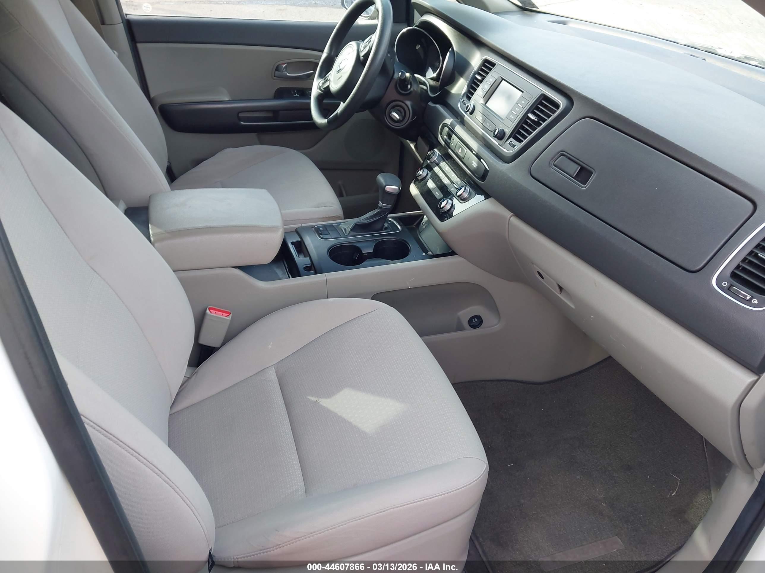 KIA SEDONA image 5
