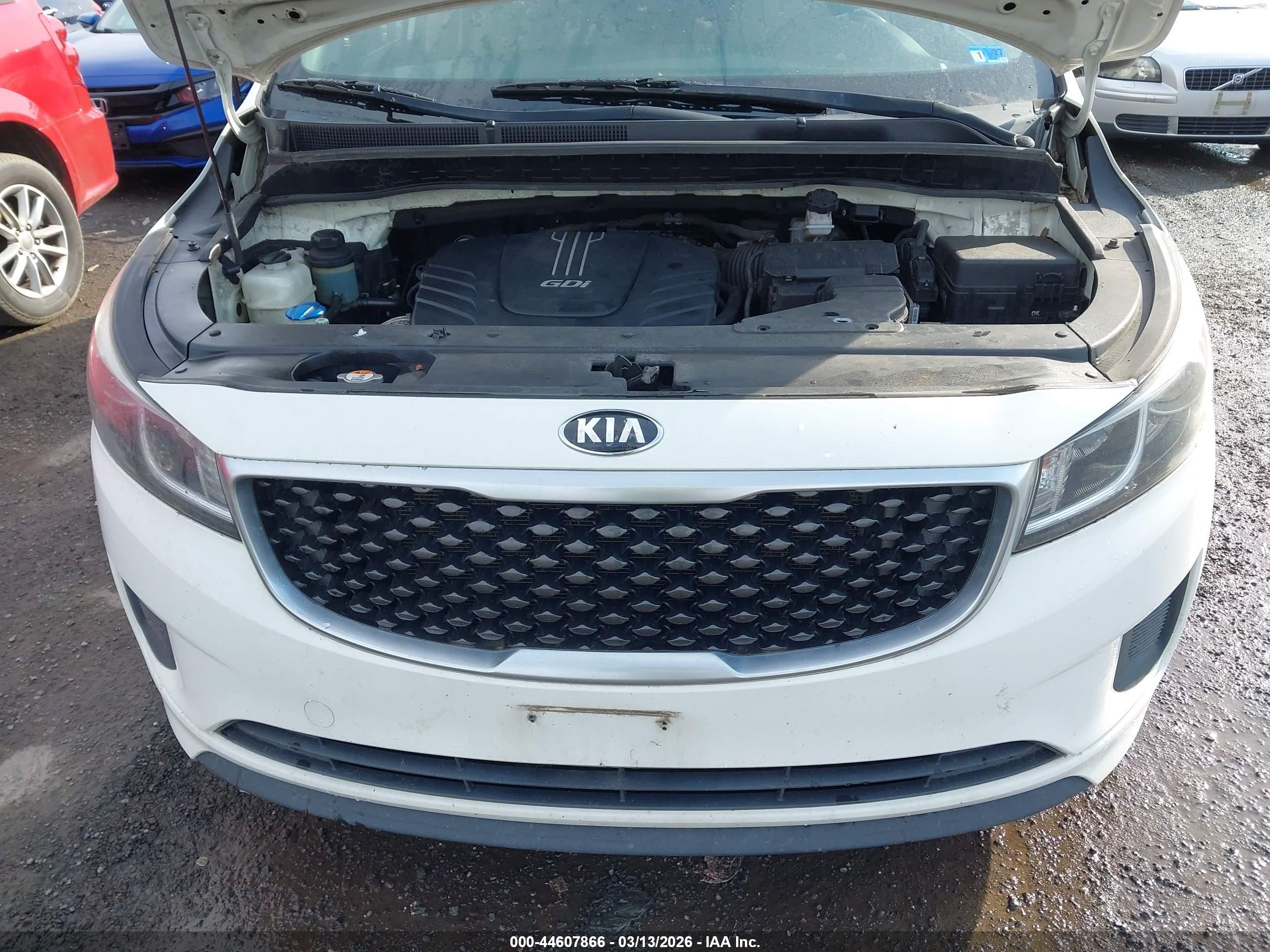 KIA SEDONA image 6