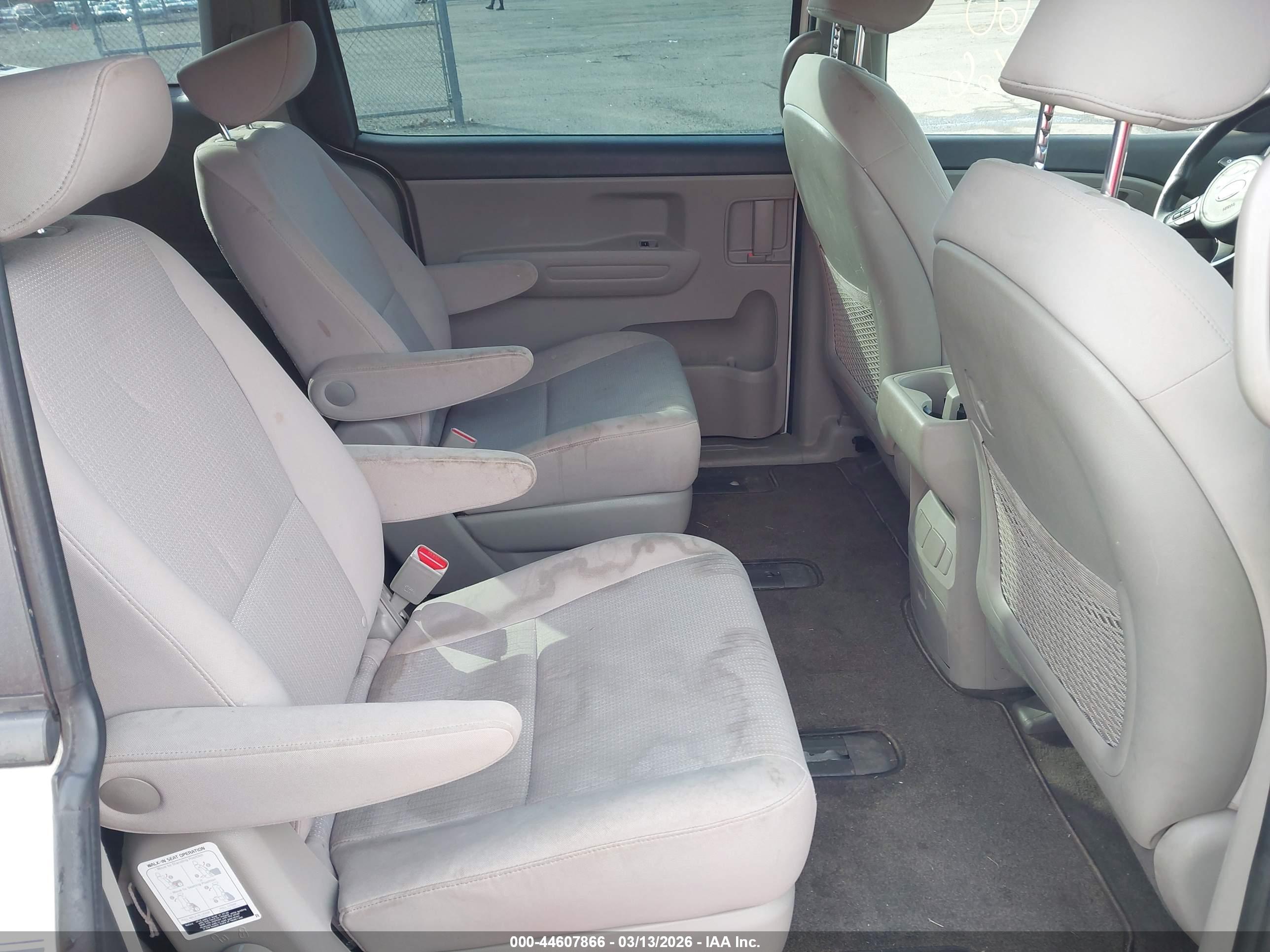 KIA SEDONA image 8