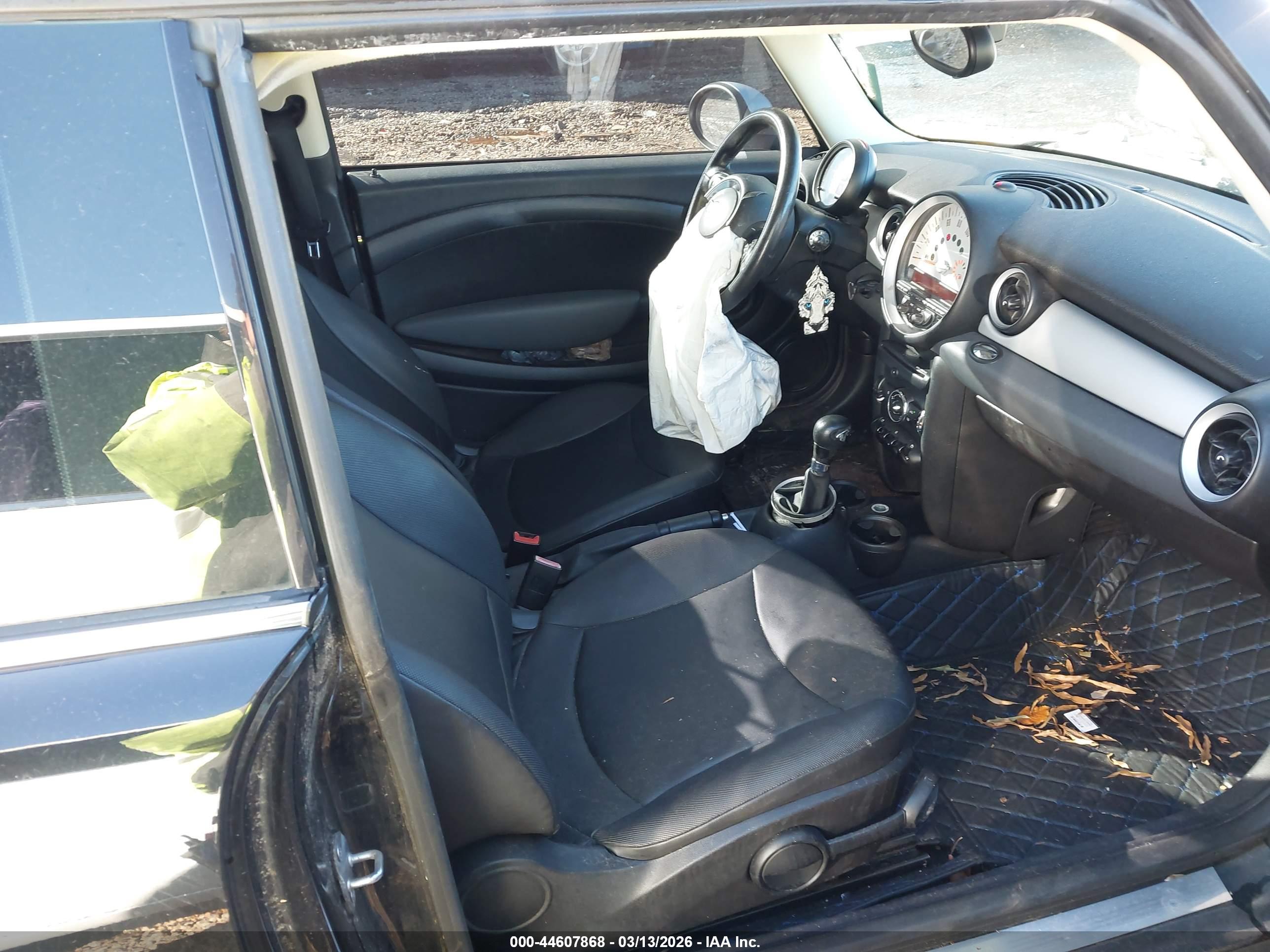 MINI COOPER image 5