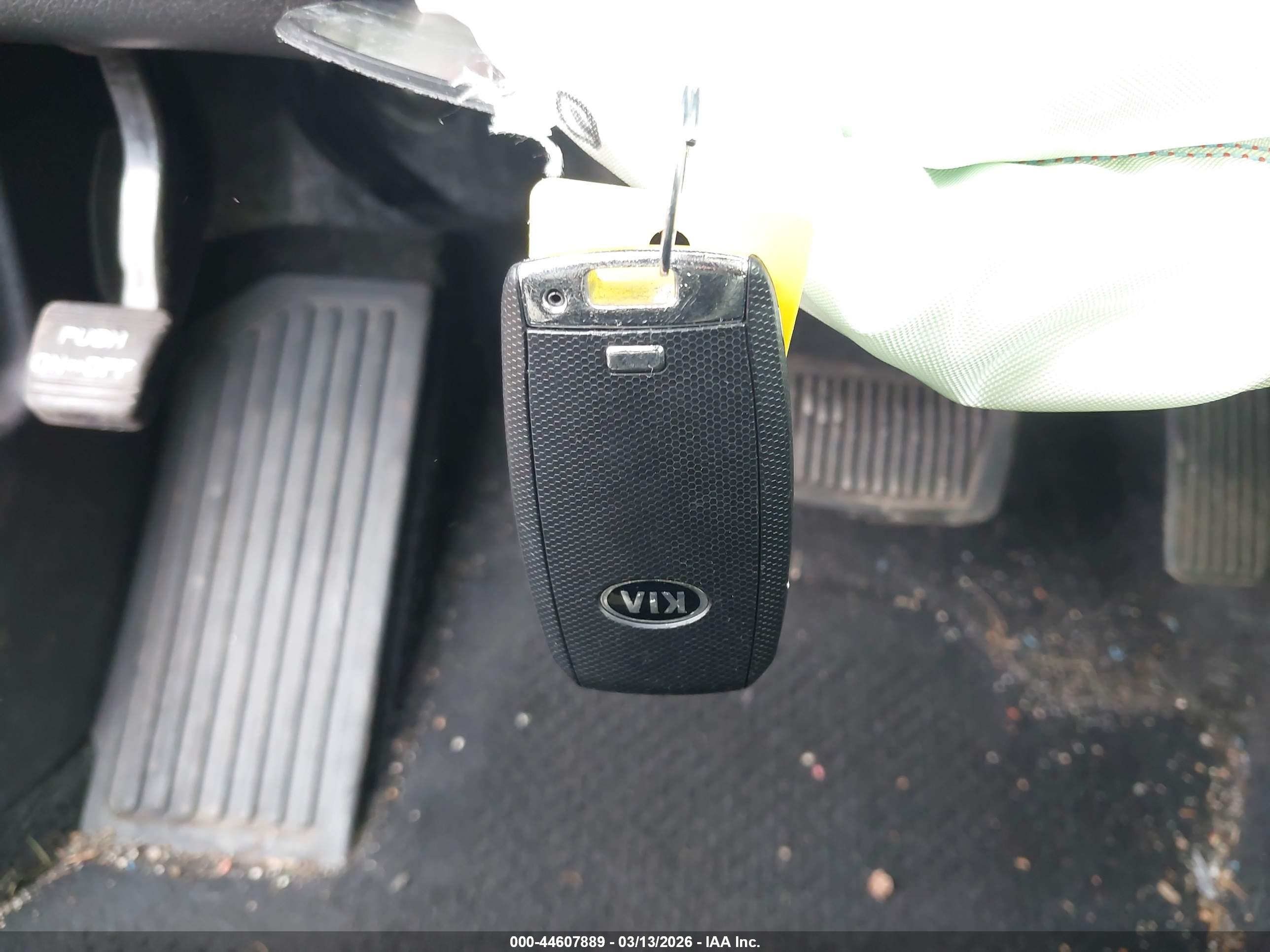 KIA NIRO image 11