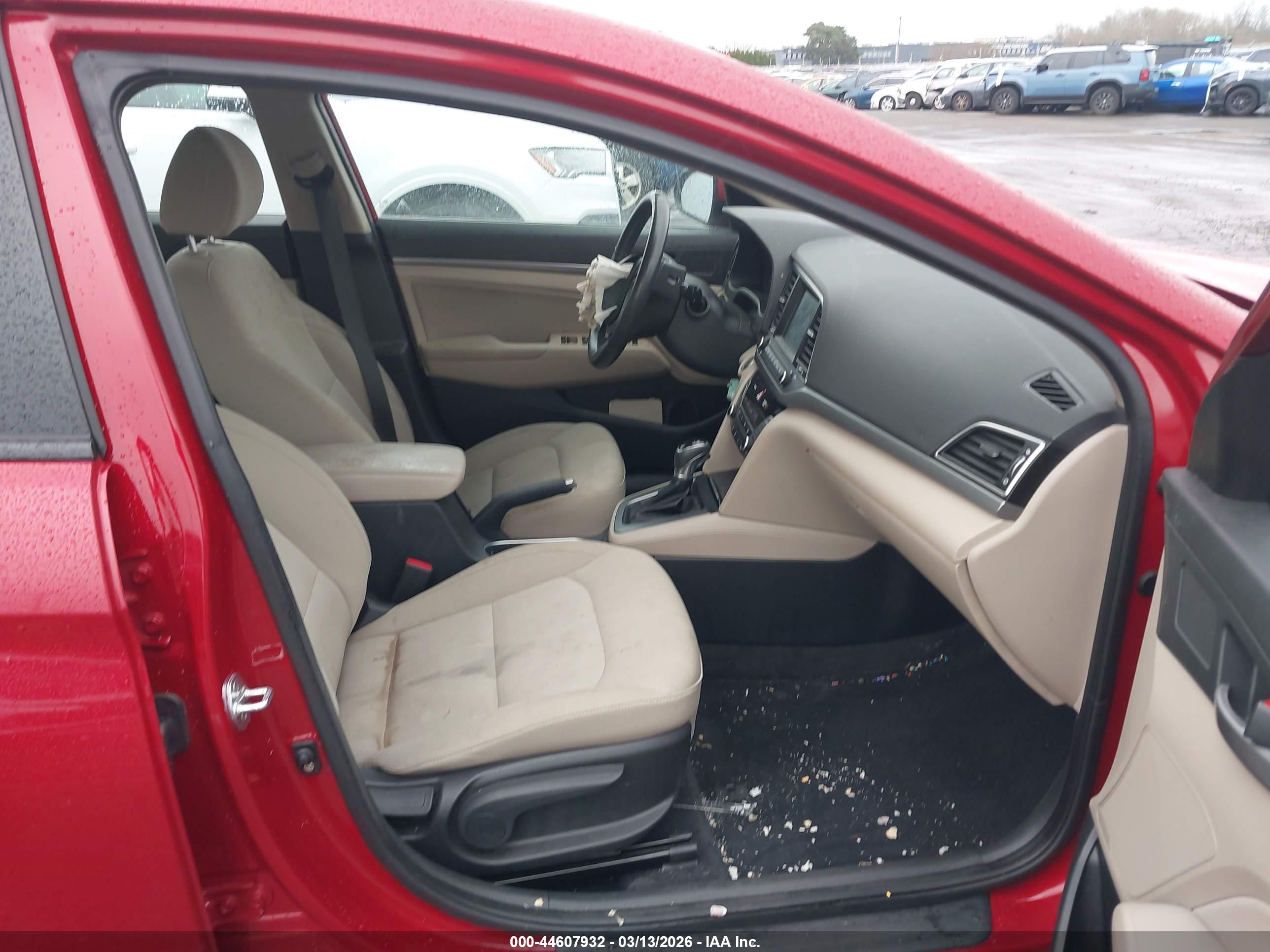 HYUNDAI ELANTRA image 5