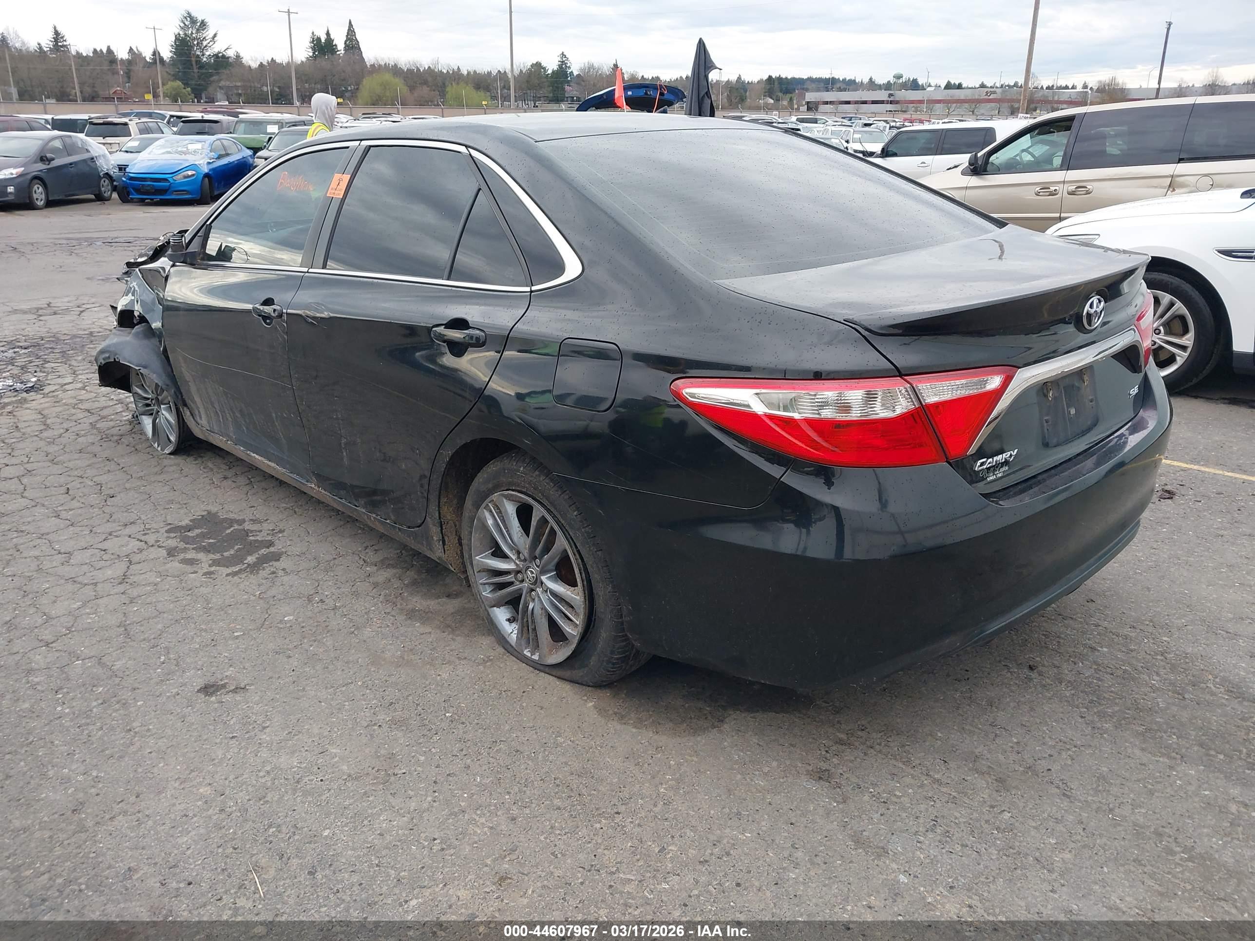 TOYOTA CAMRY image 3