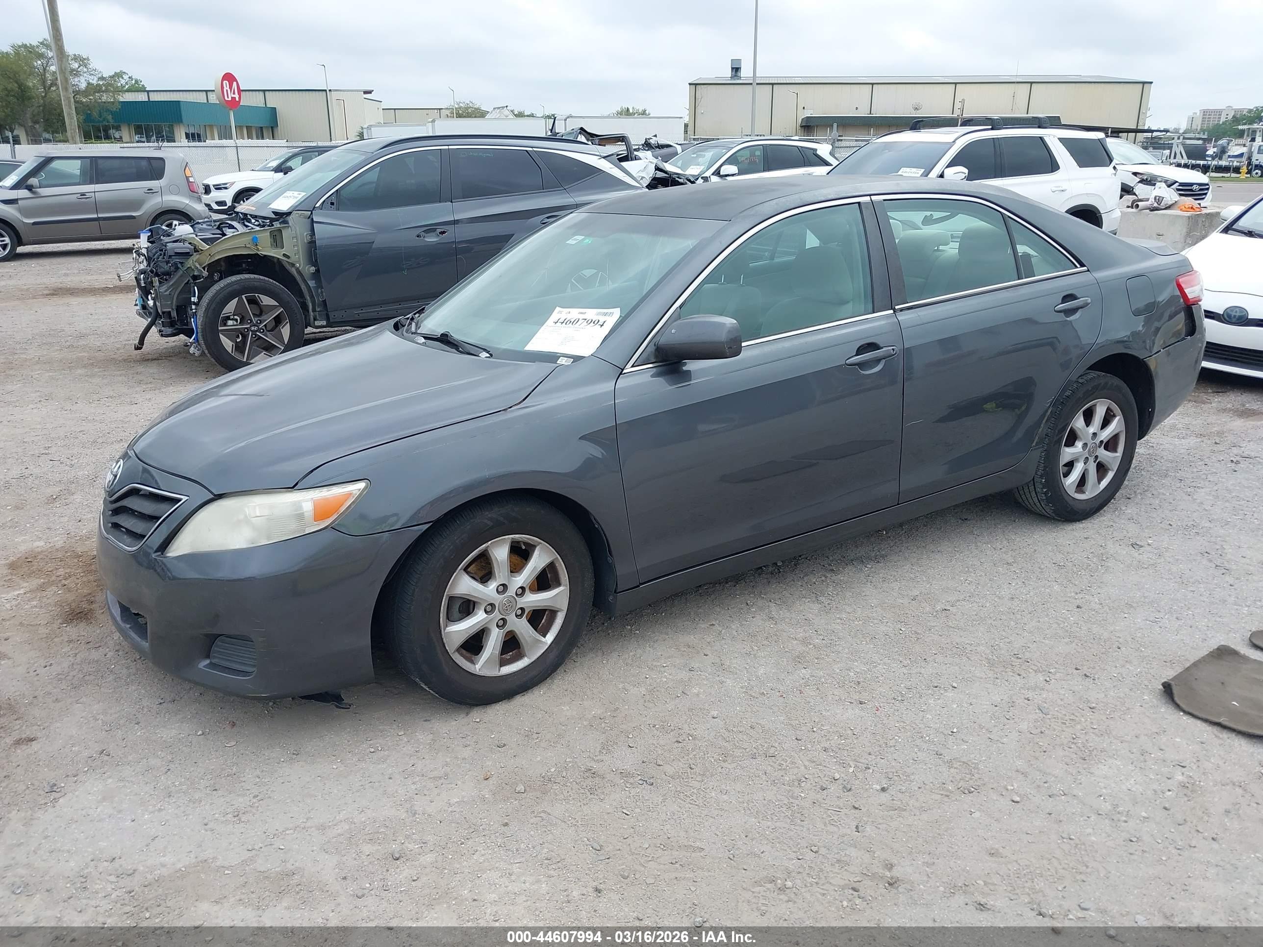 TOYOTA CAMRY image 2