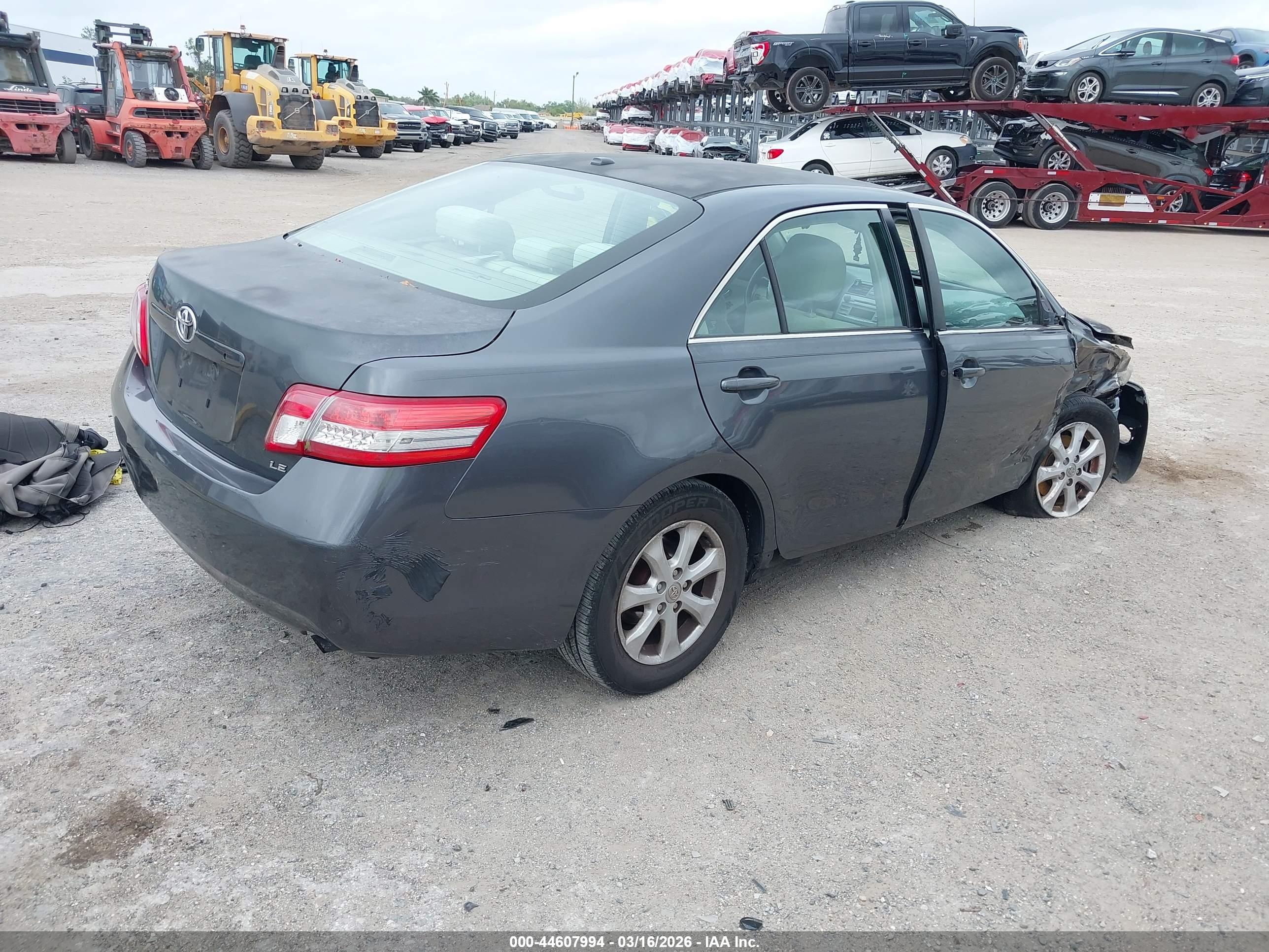 TOYOTA CAMRY image 4