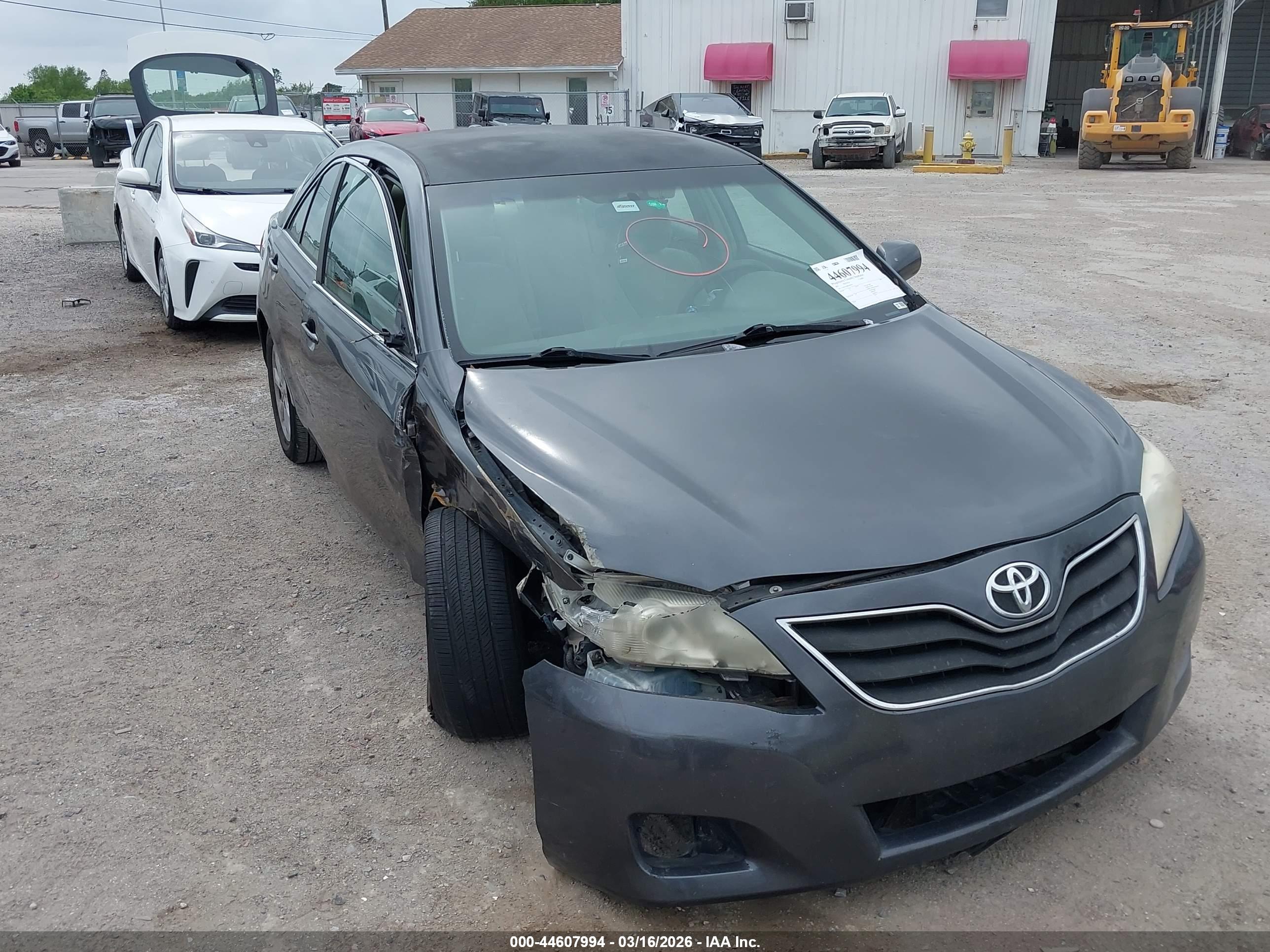 TOYOTA CAMRY image 6