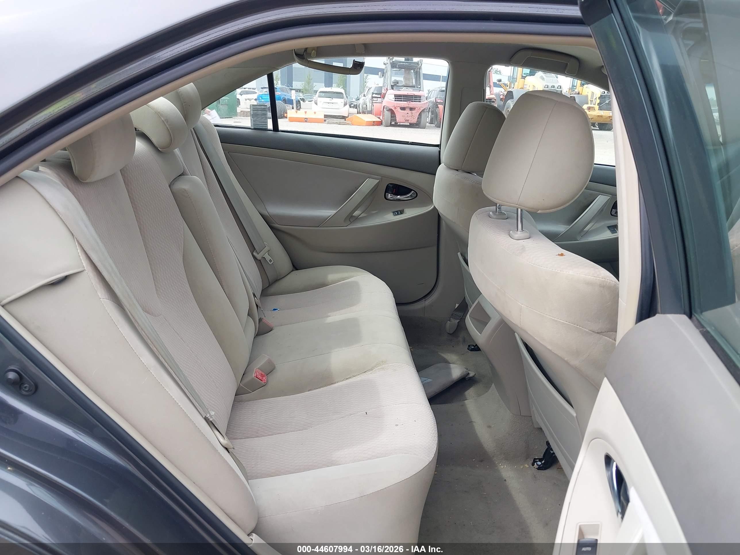TOYOTA CAMRY image 8