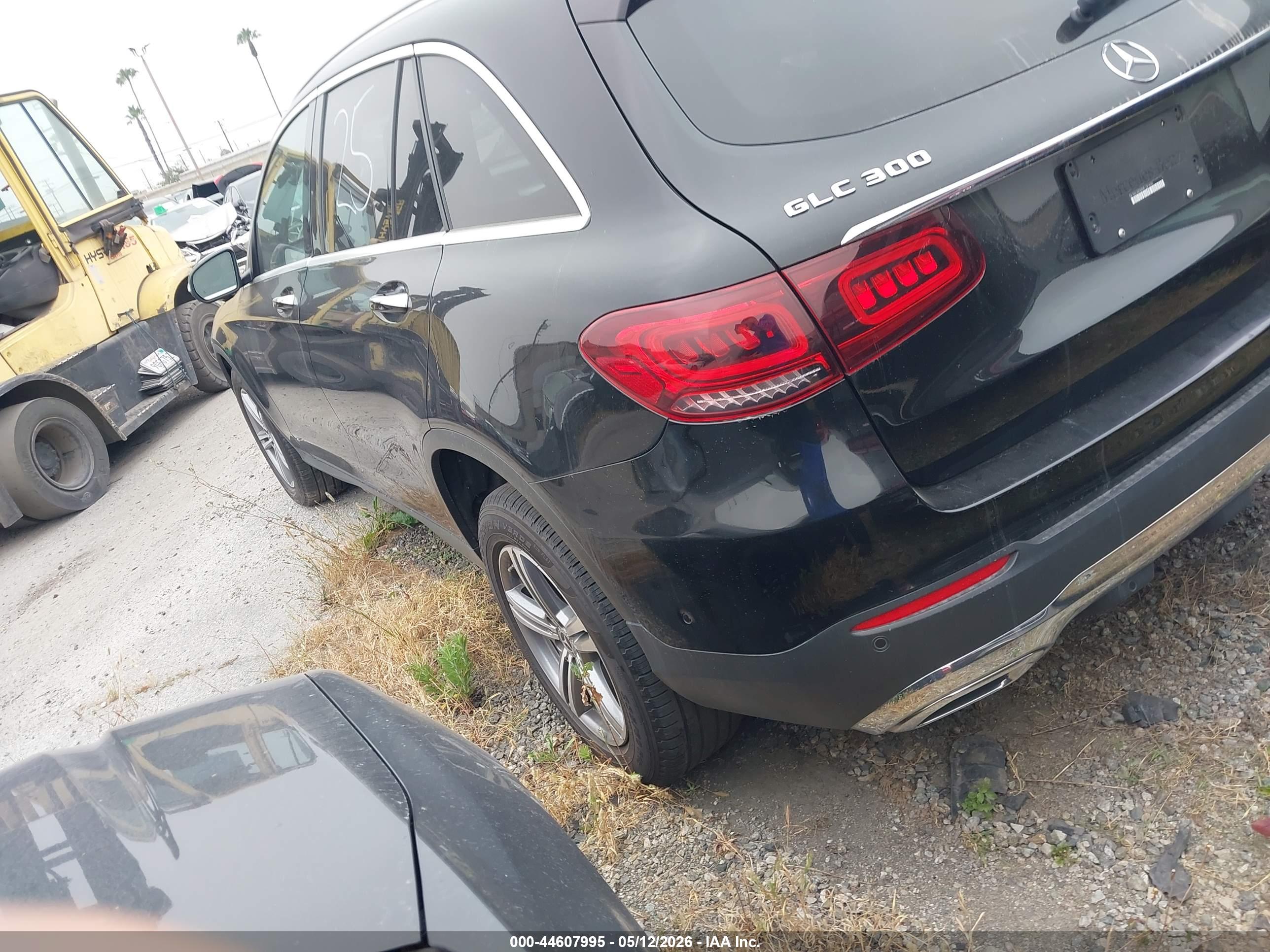 MERCEDES-BENZ GLC image 3