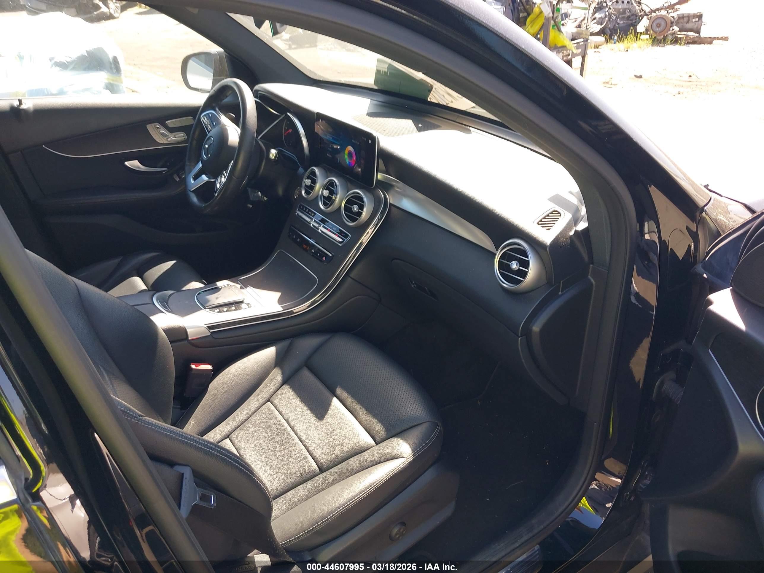 MERCEDES-BENZ GLC image 5