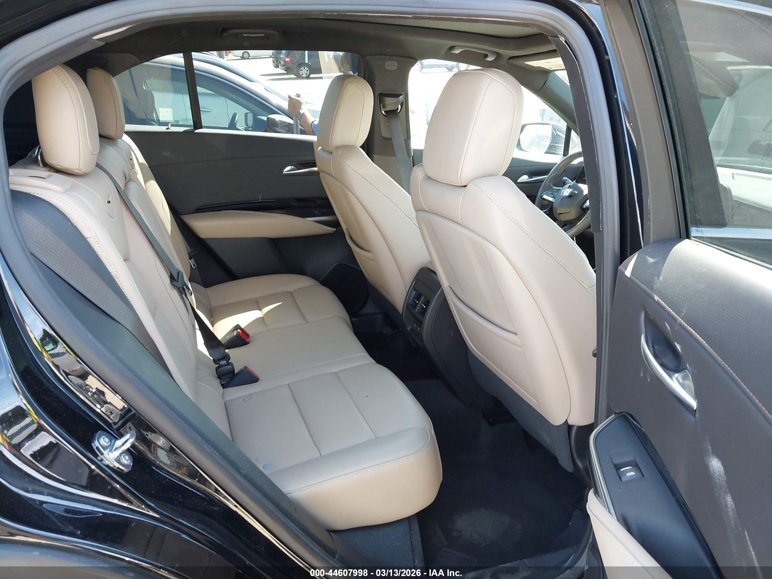 CADILLAC XT4 image 8