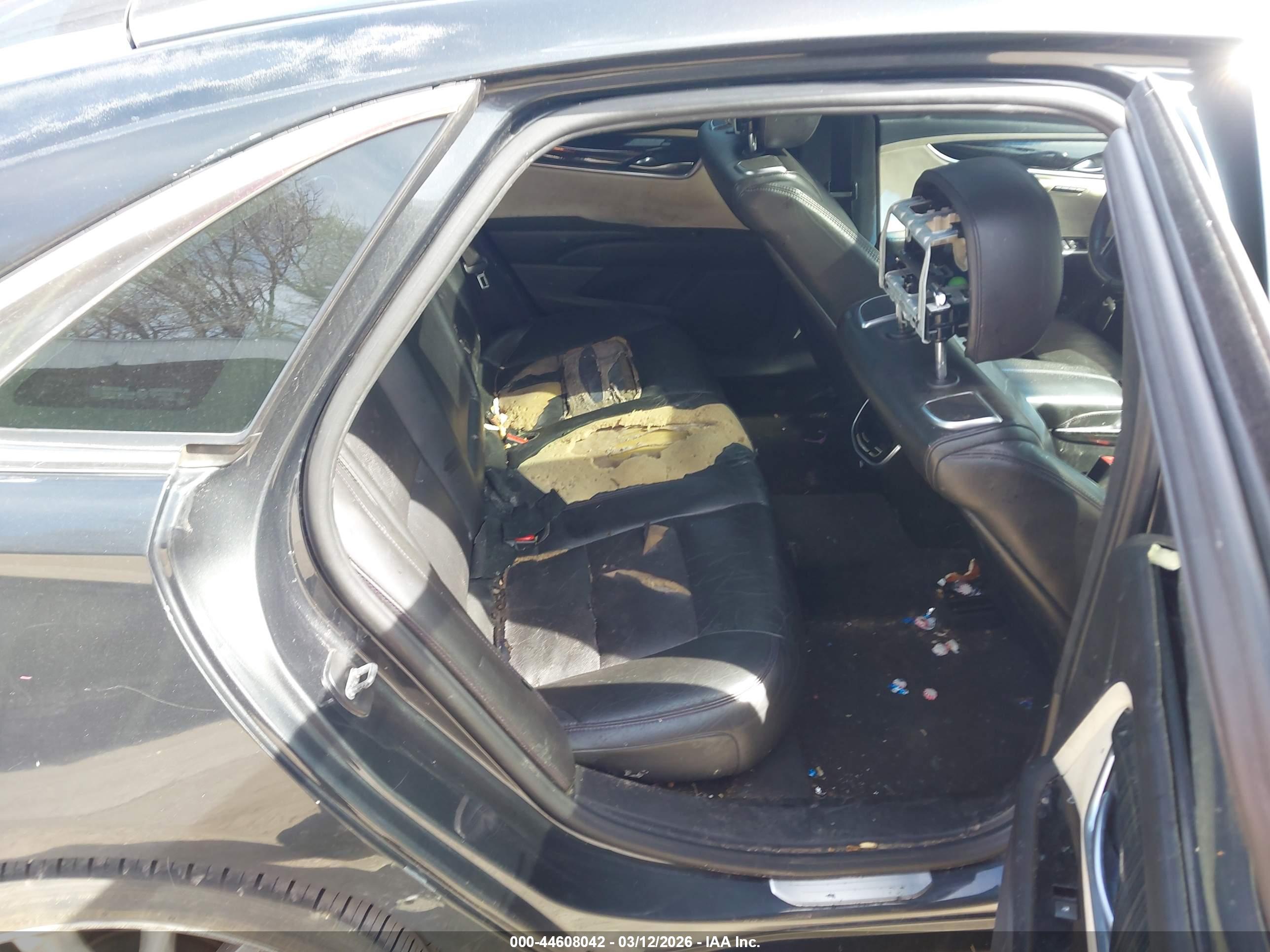 CADILLAC XTS image 8