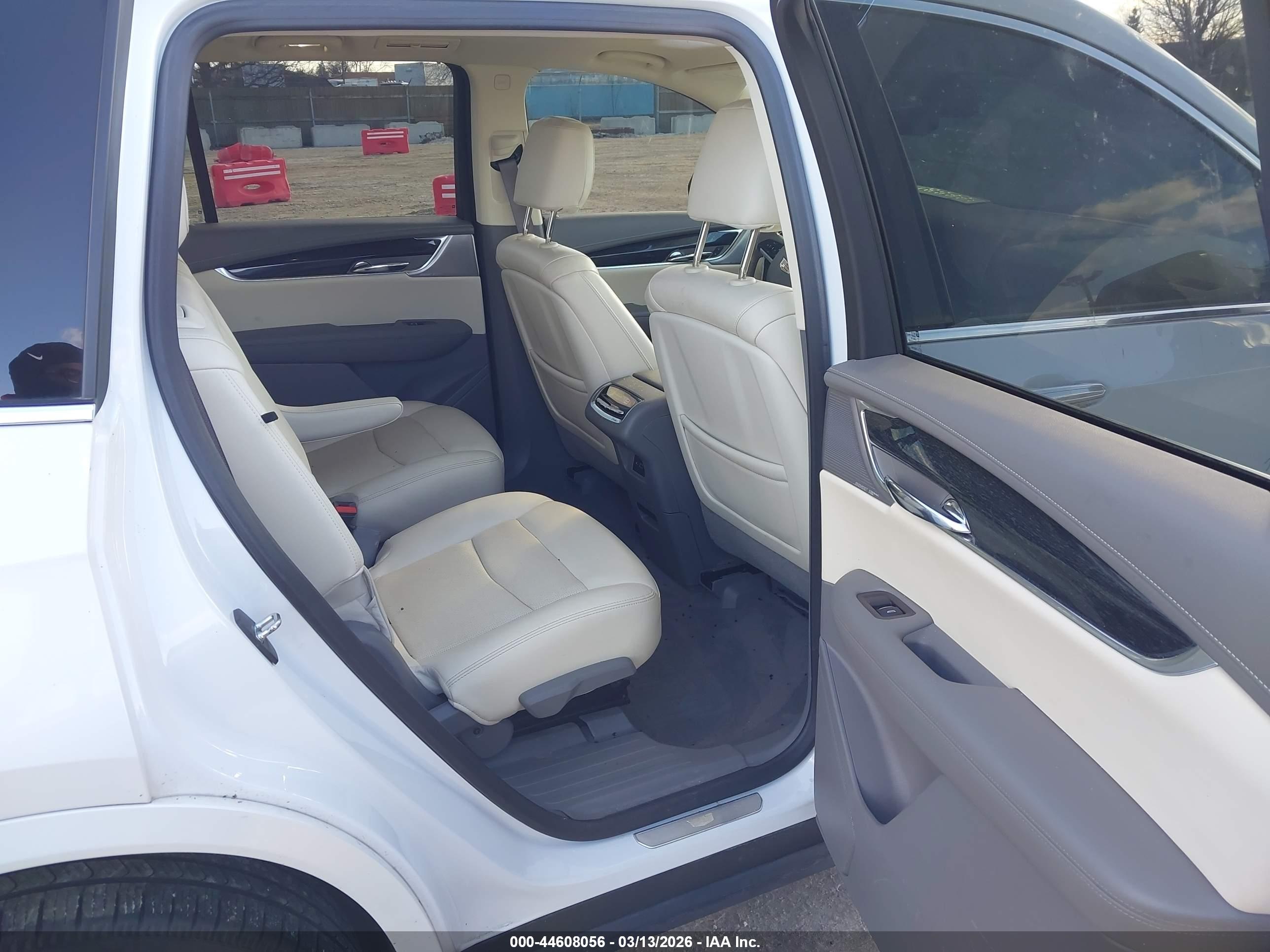 CADILLAC XT6 image 8