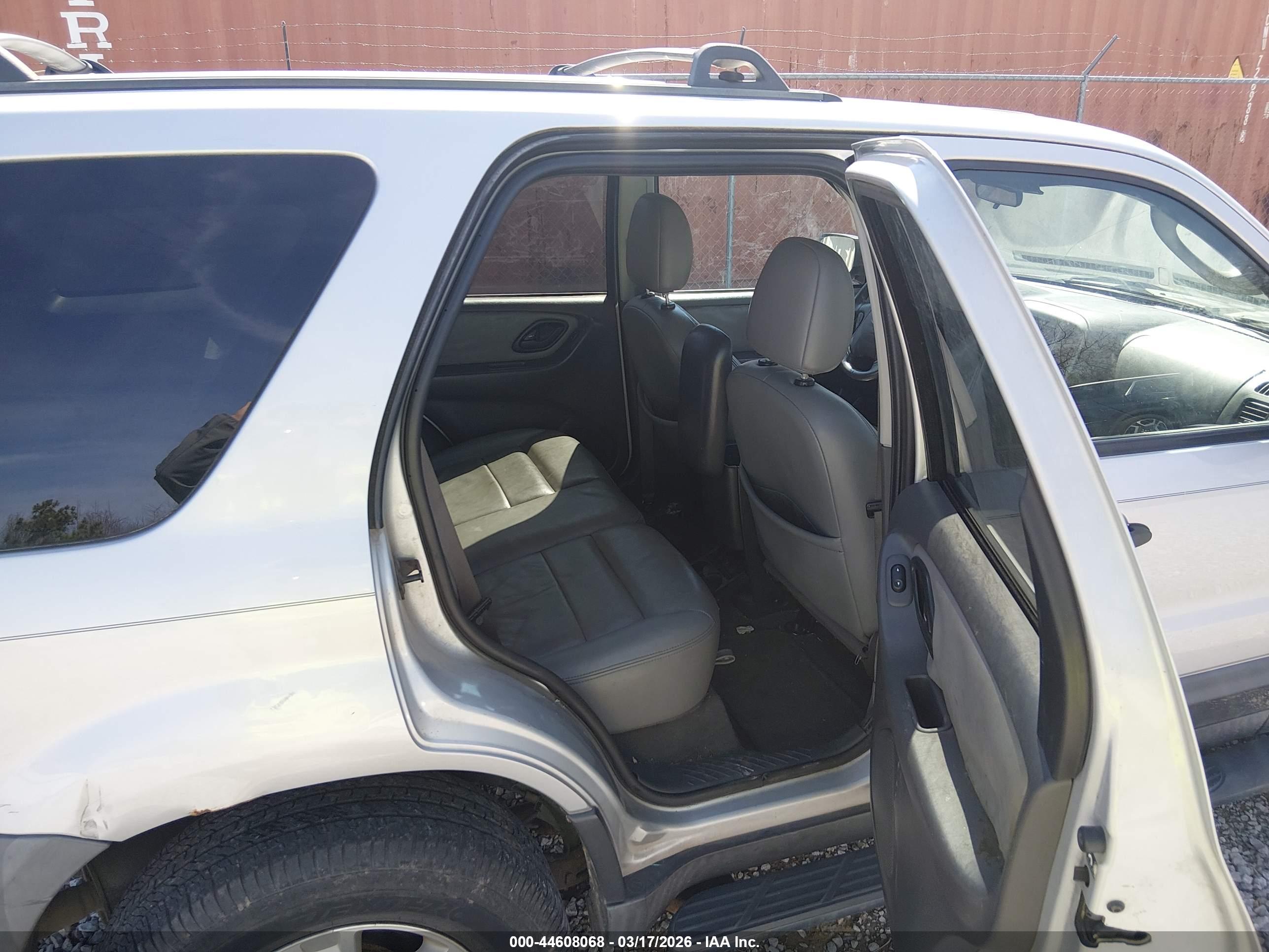 FORD ESCAPE image 8