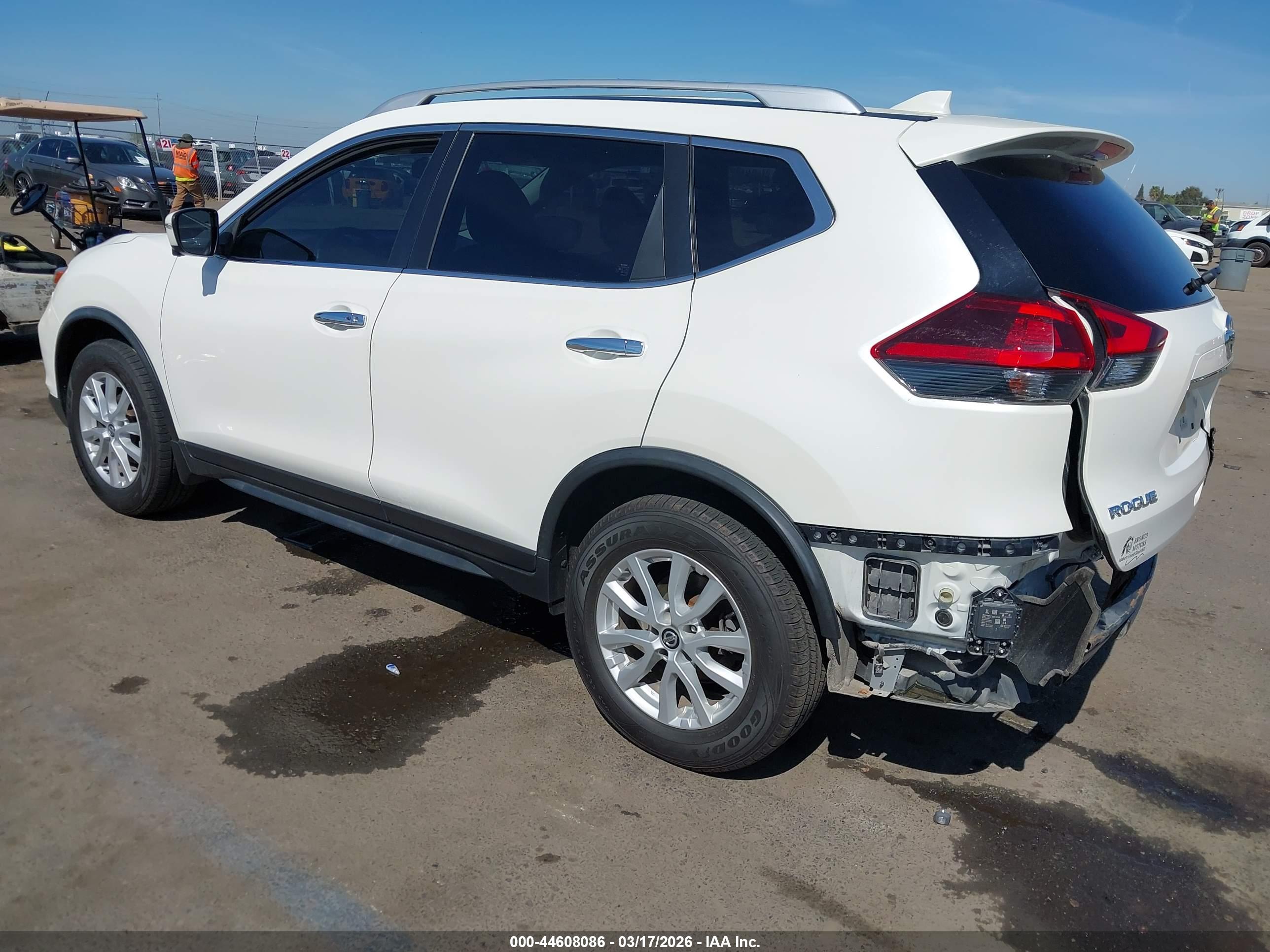 NISSAN ROGUE image 3