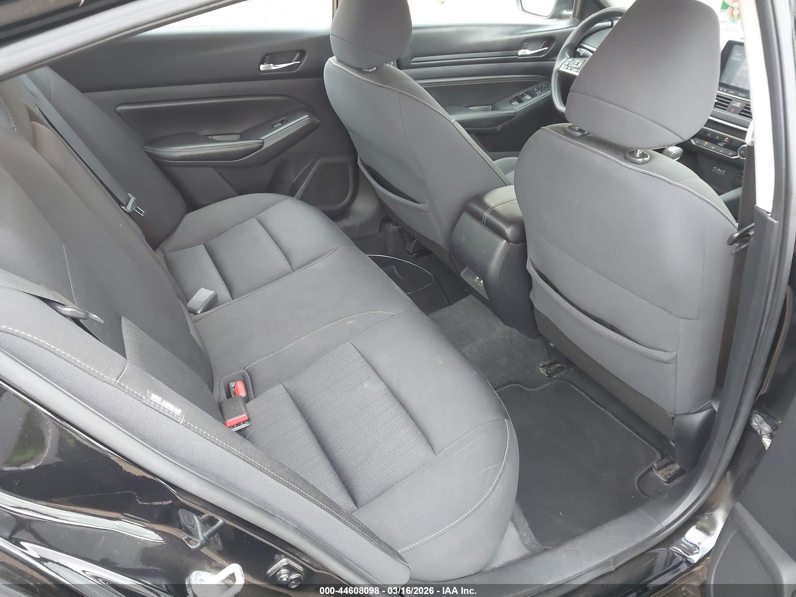 NISSAN ALTIMA image 8