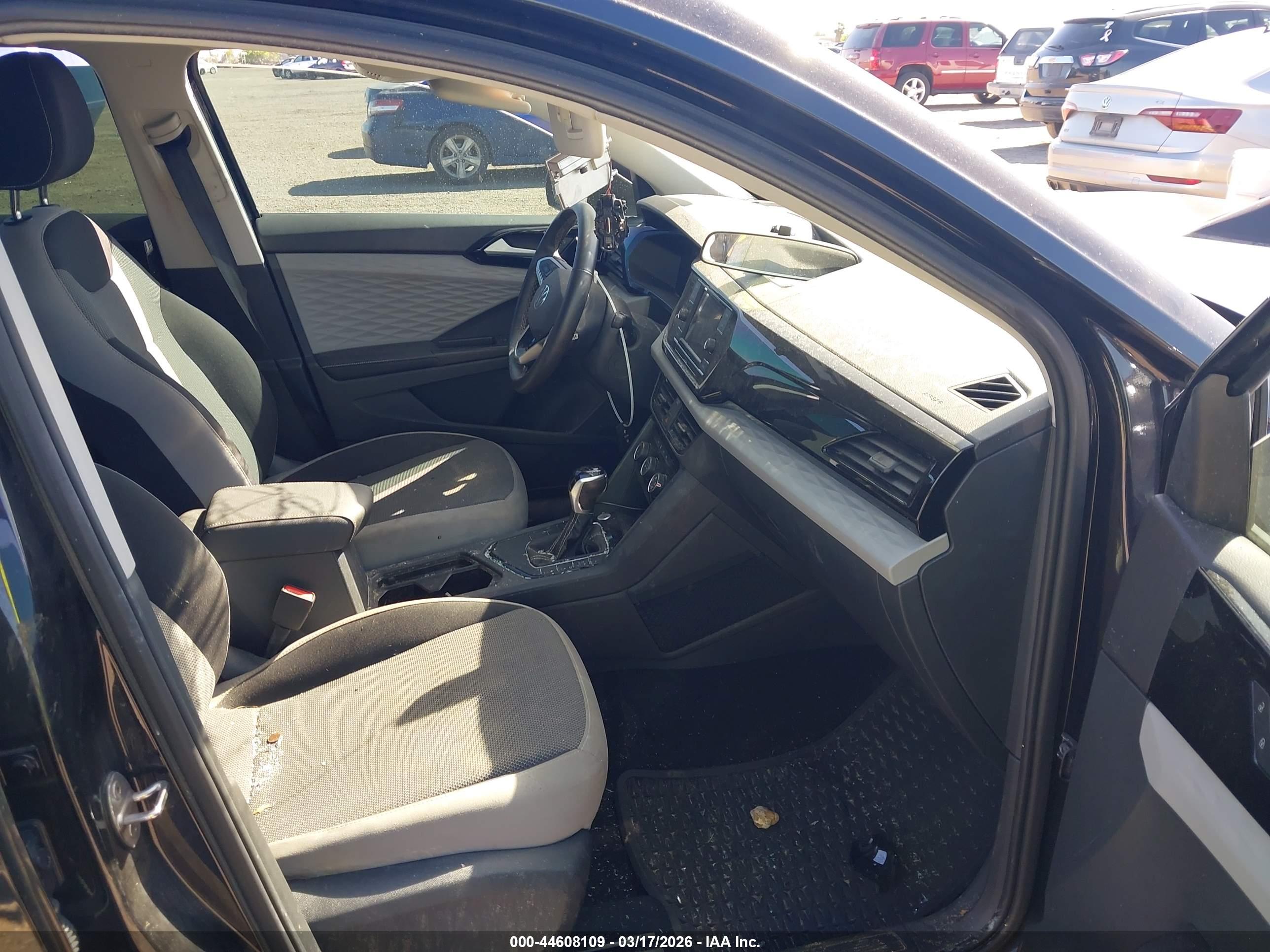 VOLKSWAGEN TAOS image 5